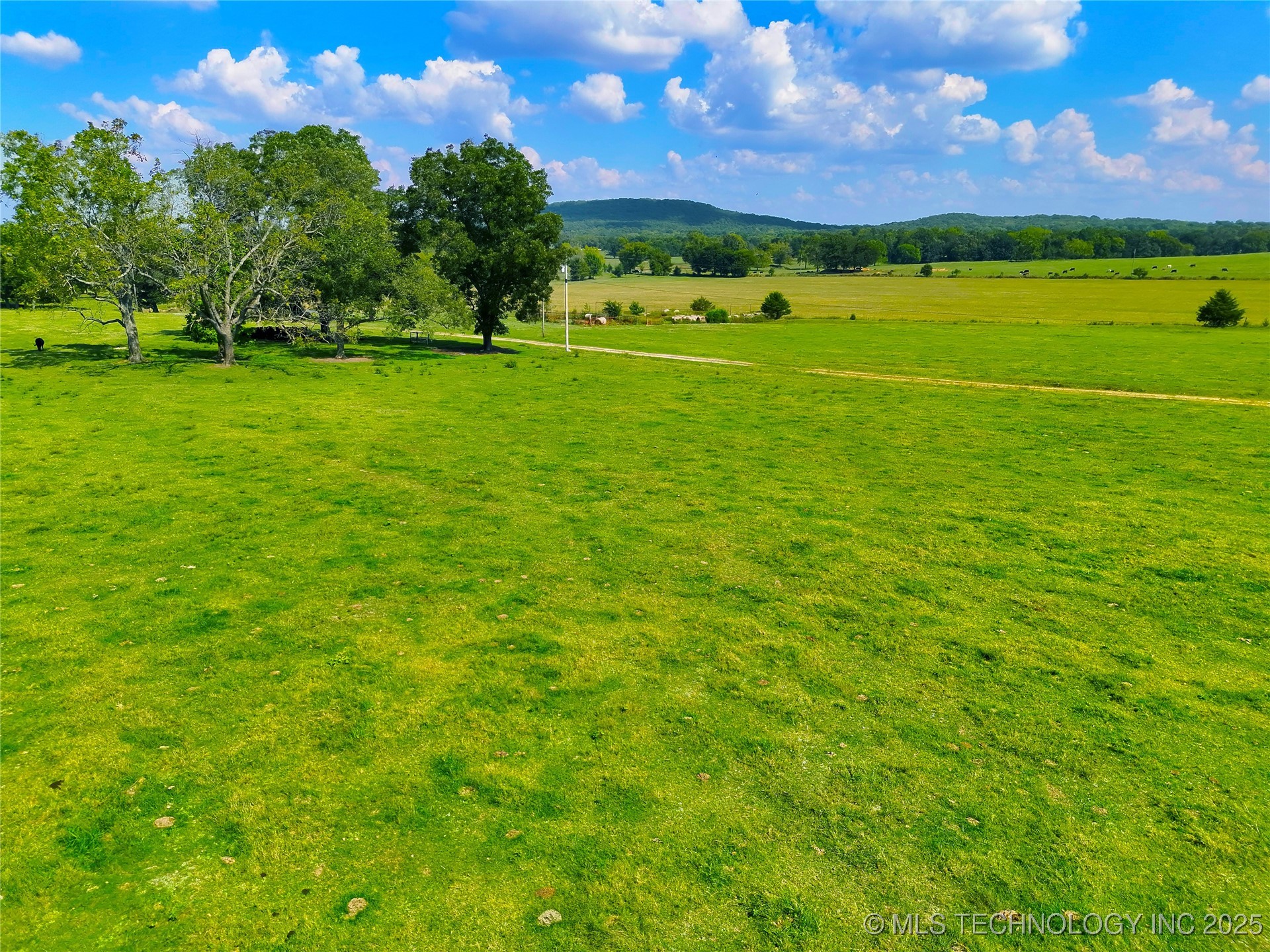 690 Road Property Photo 6