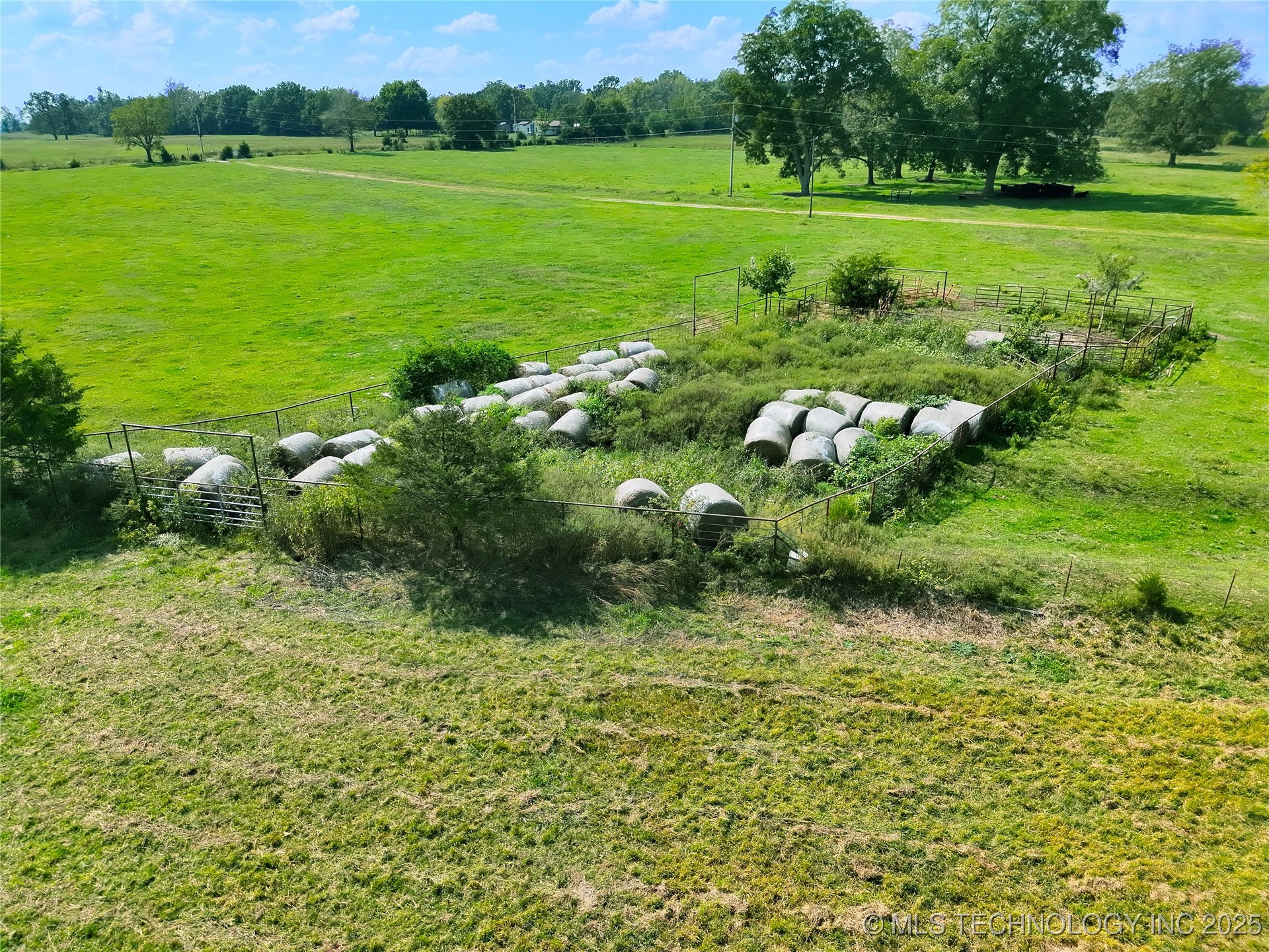 690 Road Property Photo 11