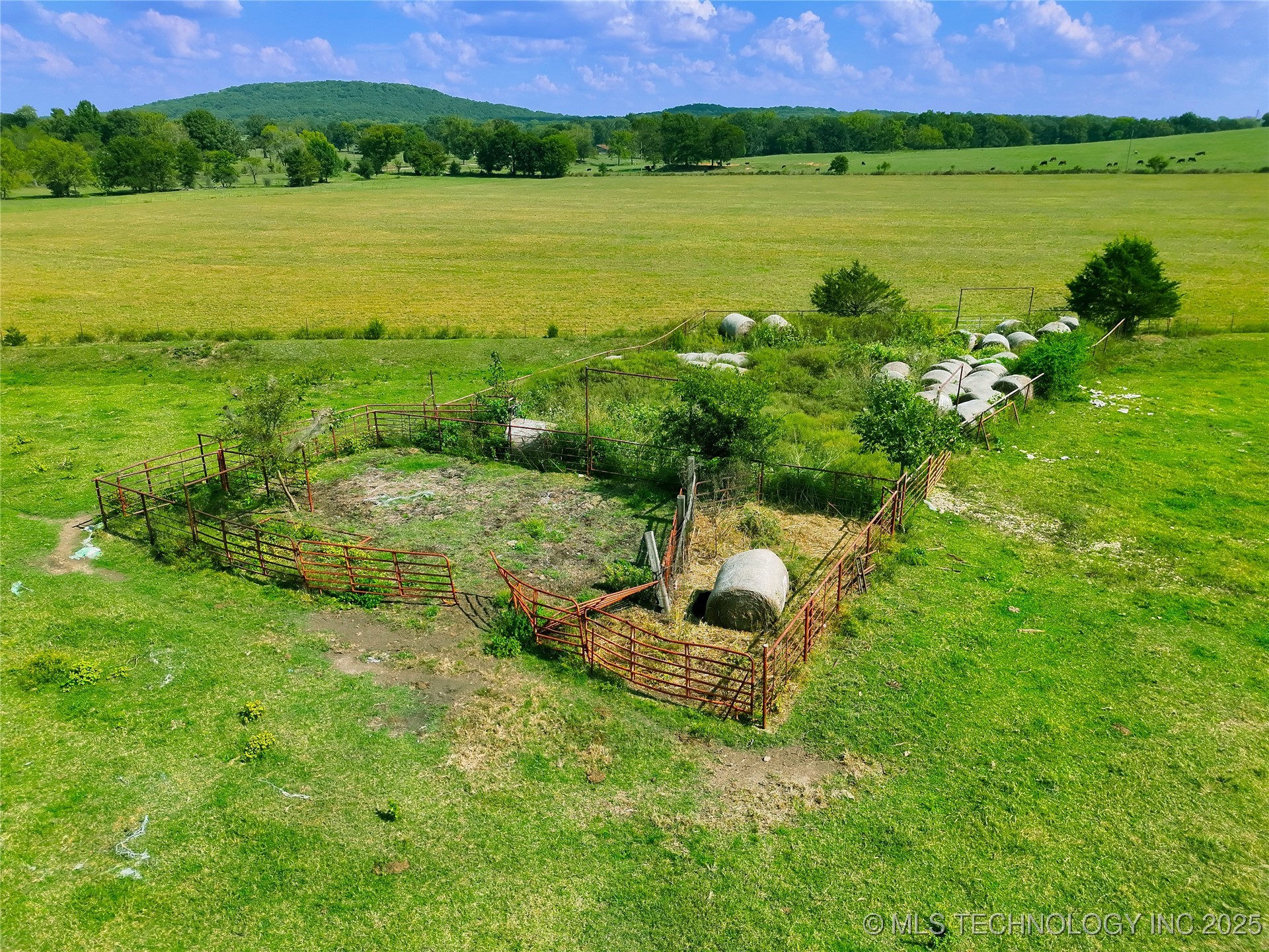 690 Road Property Photo 12