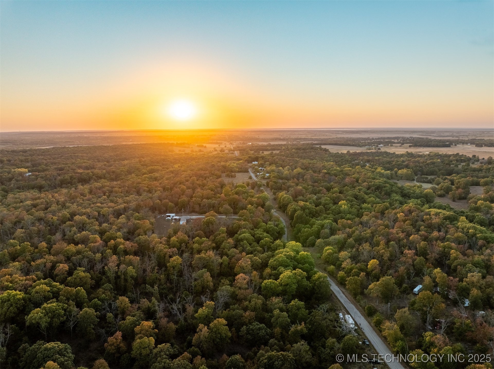 26353 E 300 Road Property Photo 2