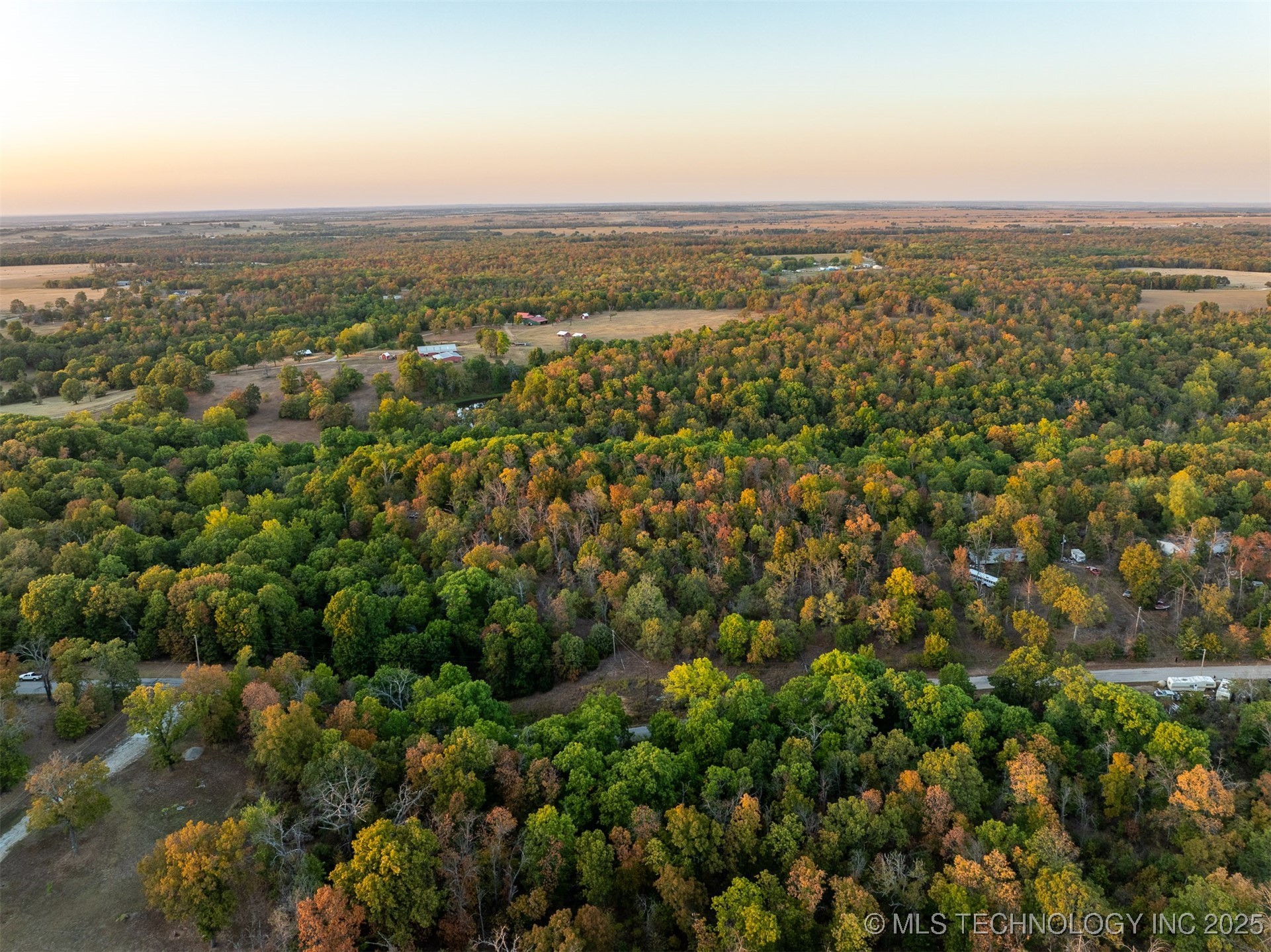 26353 E 300 Road Property Photo 4