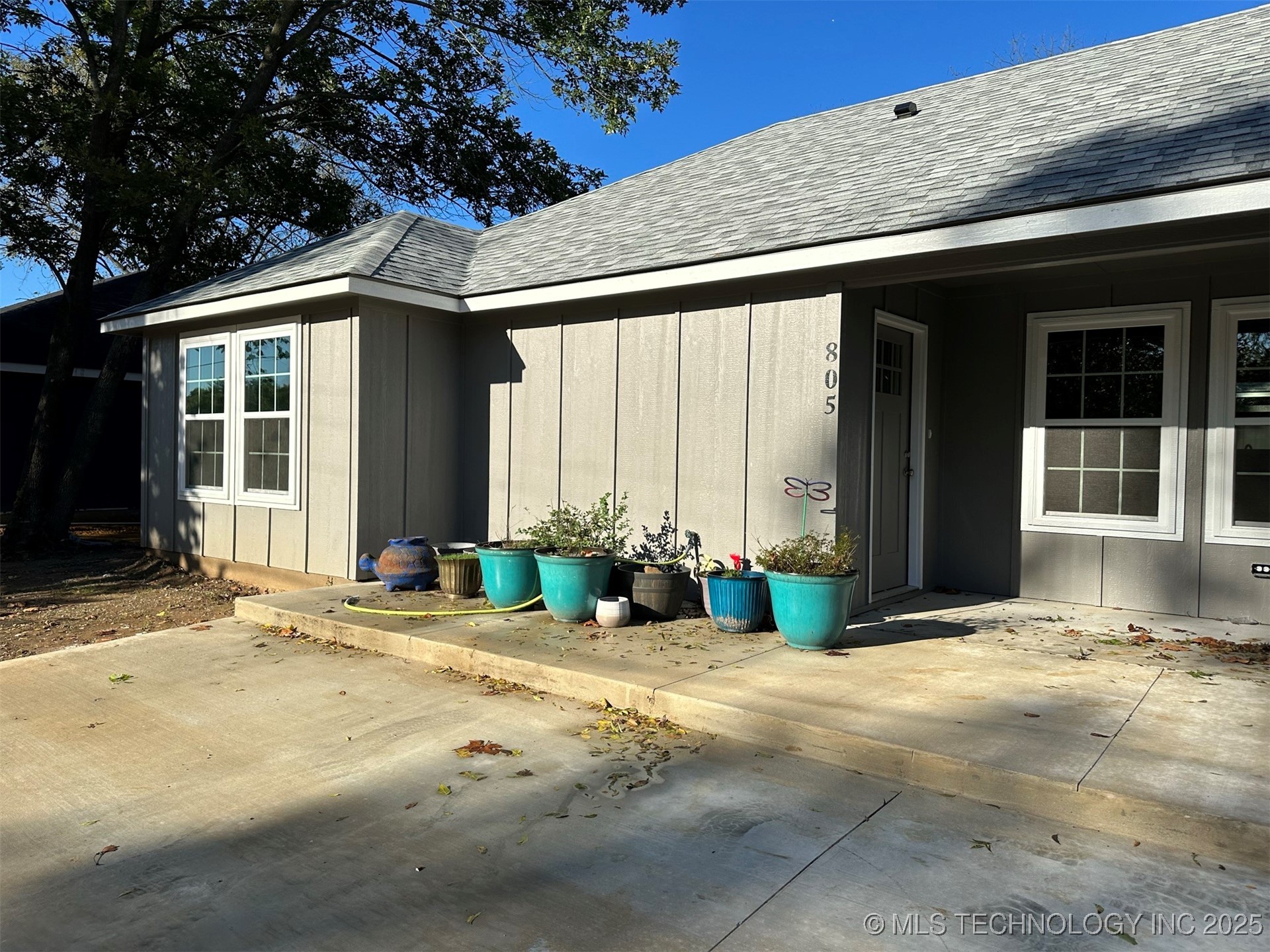 805 S 2nd Avenue Property Photo 1