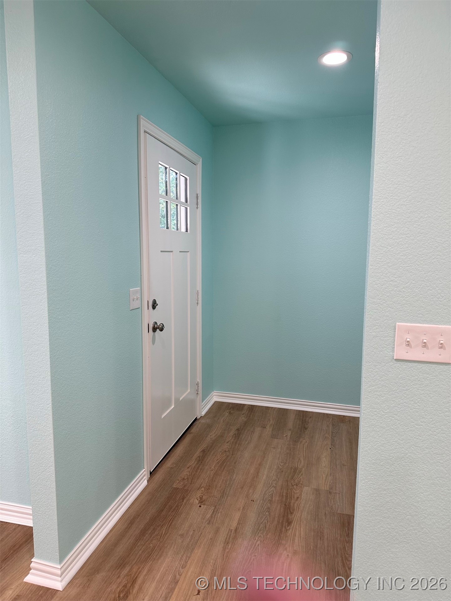 805 S 2nd Avenue Property Photo 2