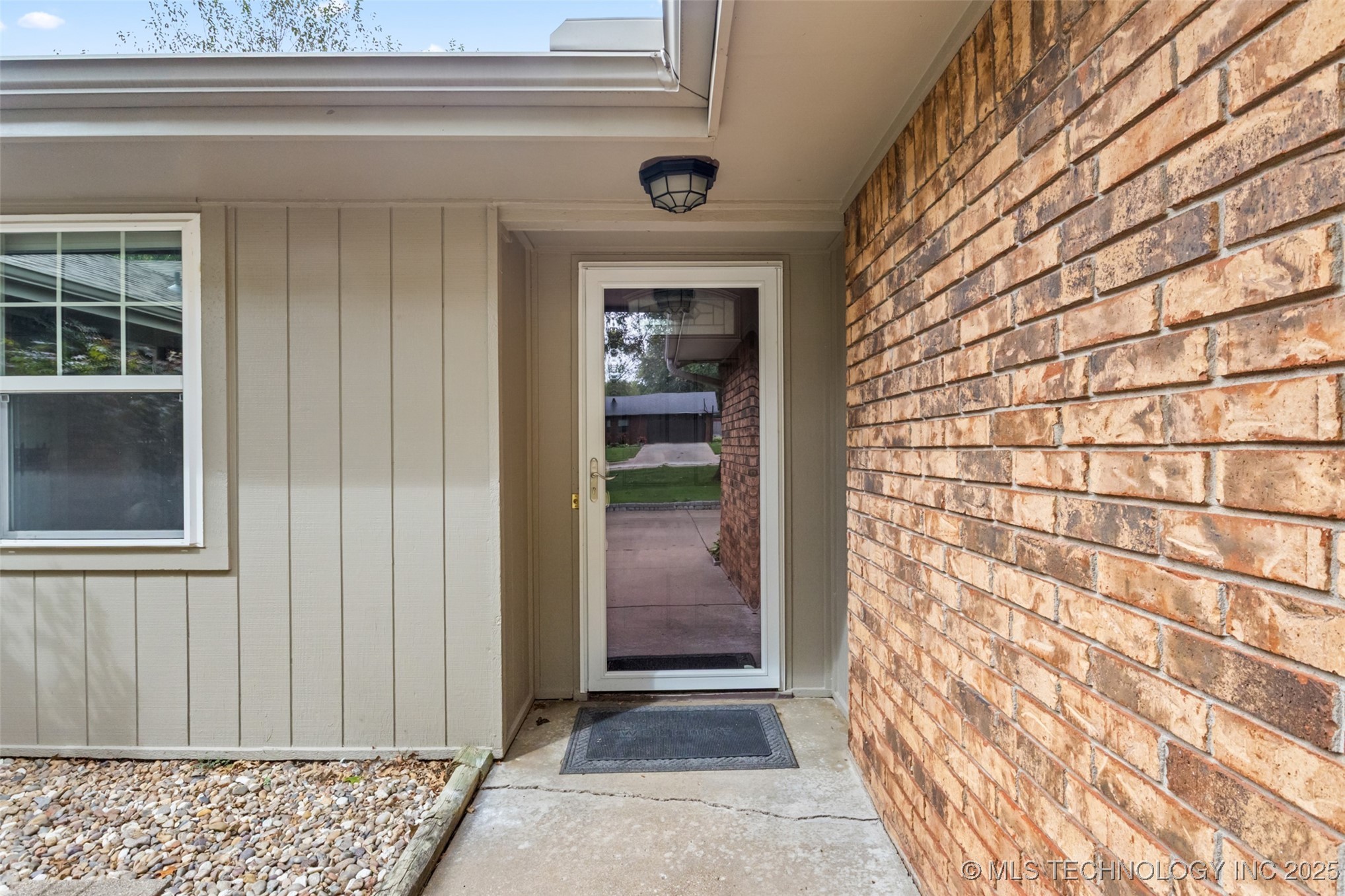 4607 Rolling Hills Drive Property Photo 4