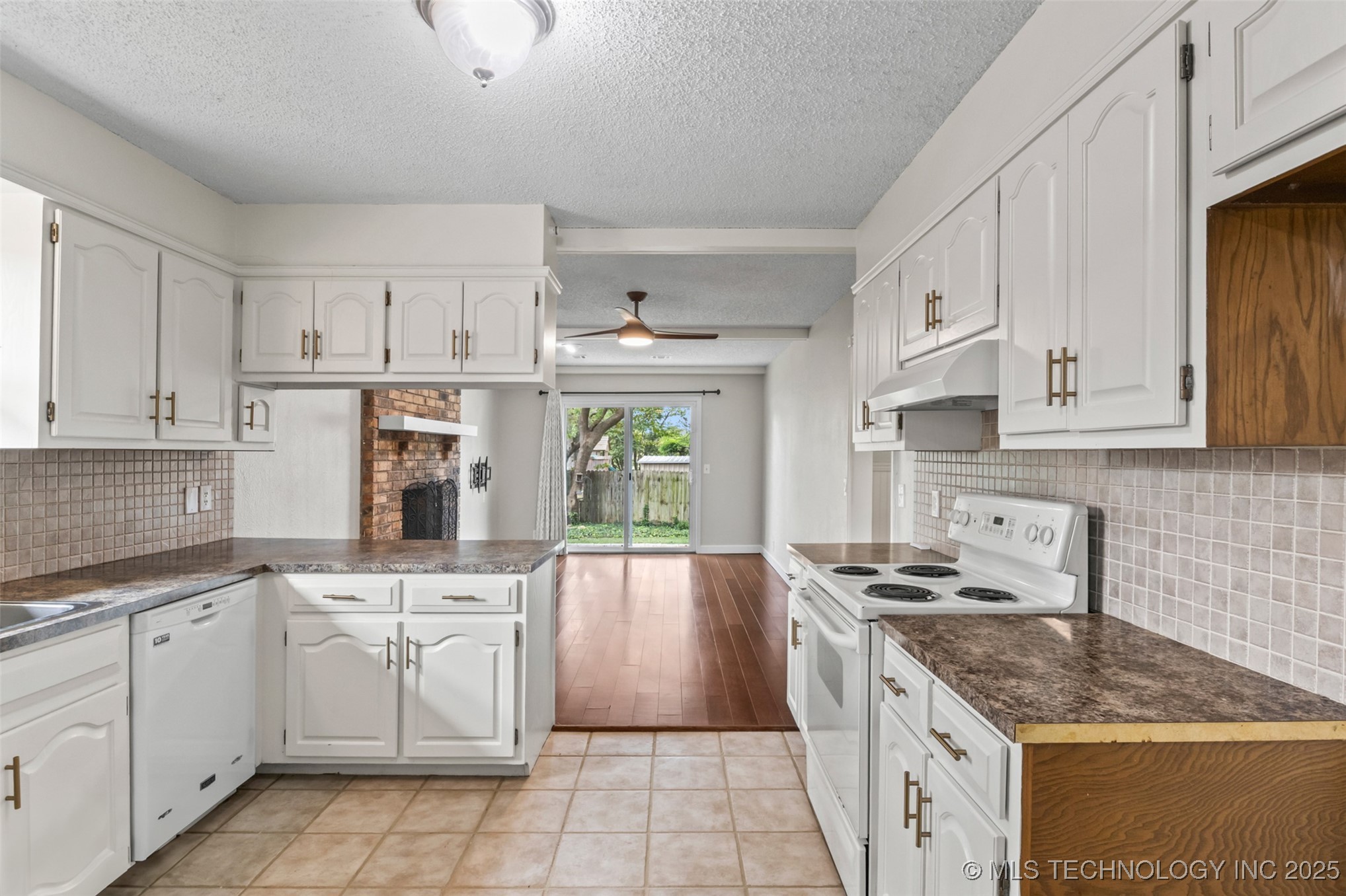 4607 Rolling Hills Drive Property Photo 14