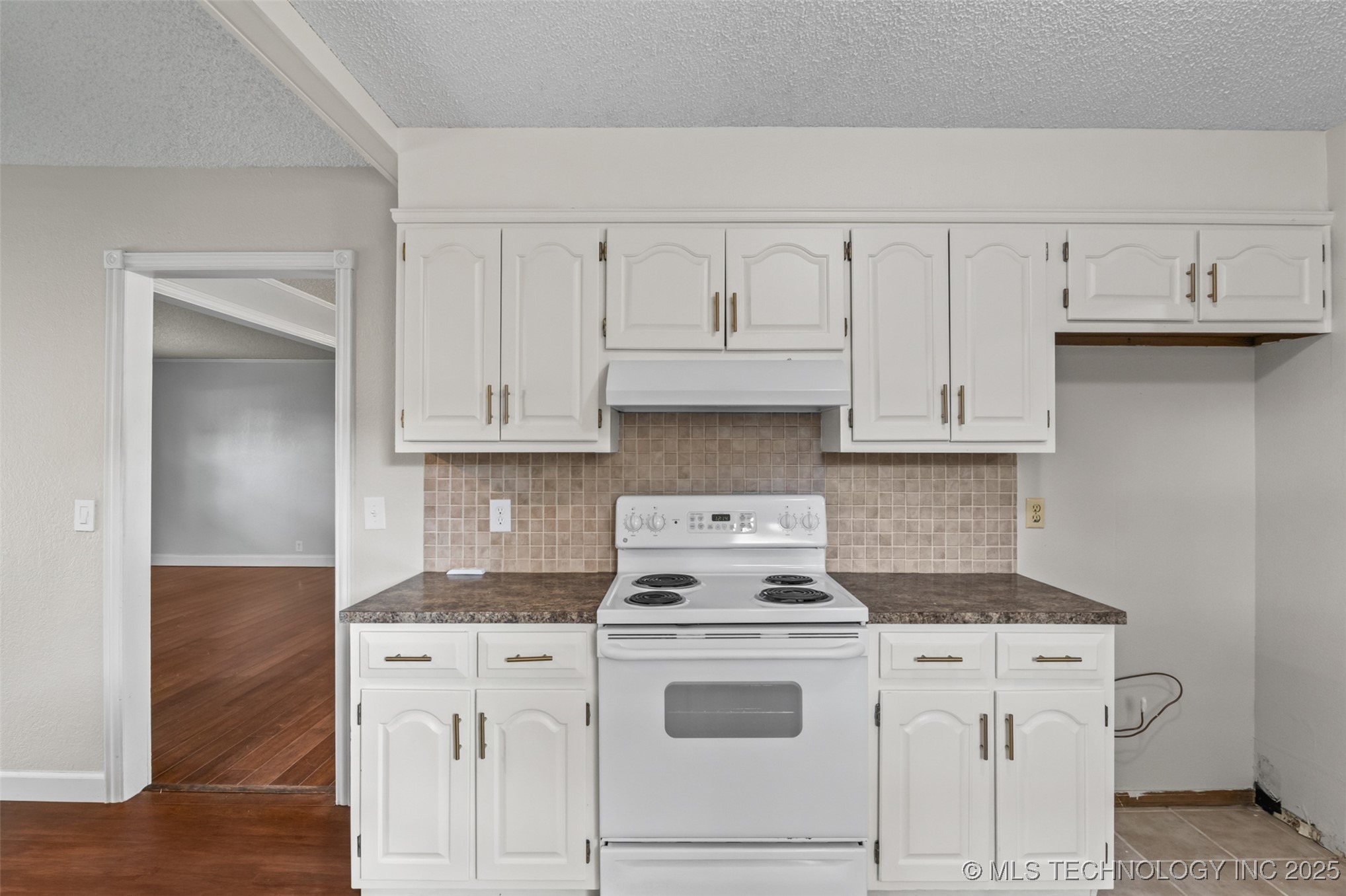 4607 Rolling Hills Drive Property Photo 15