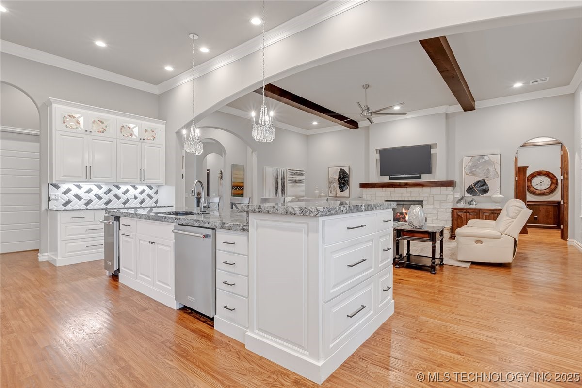 1105 W 84th Street Property Photo 19