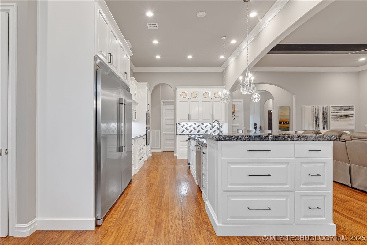 1105 W 84th Street Property Photo 20