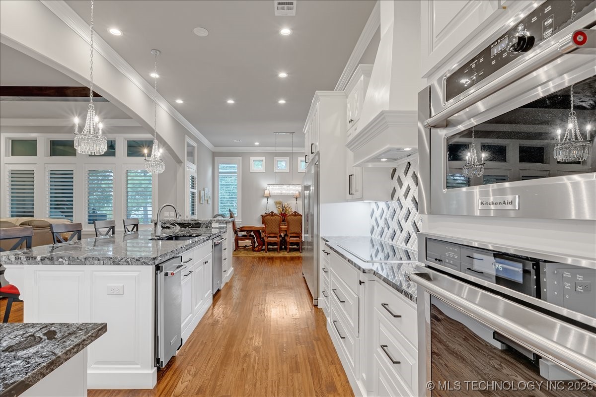 1105 W 84th Street Property Photo 21