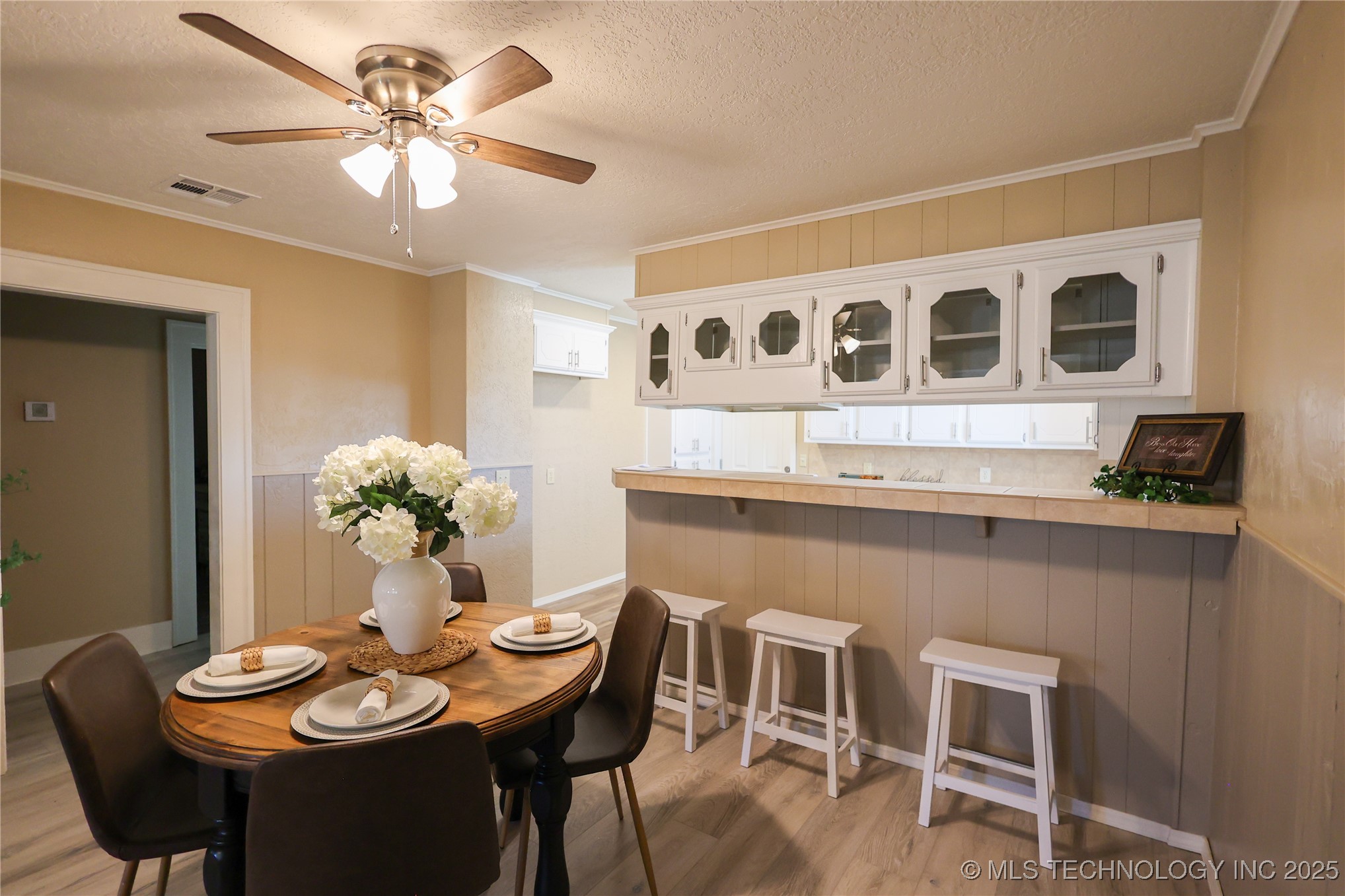 129 W Tahlequah Property Photo 3