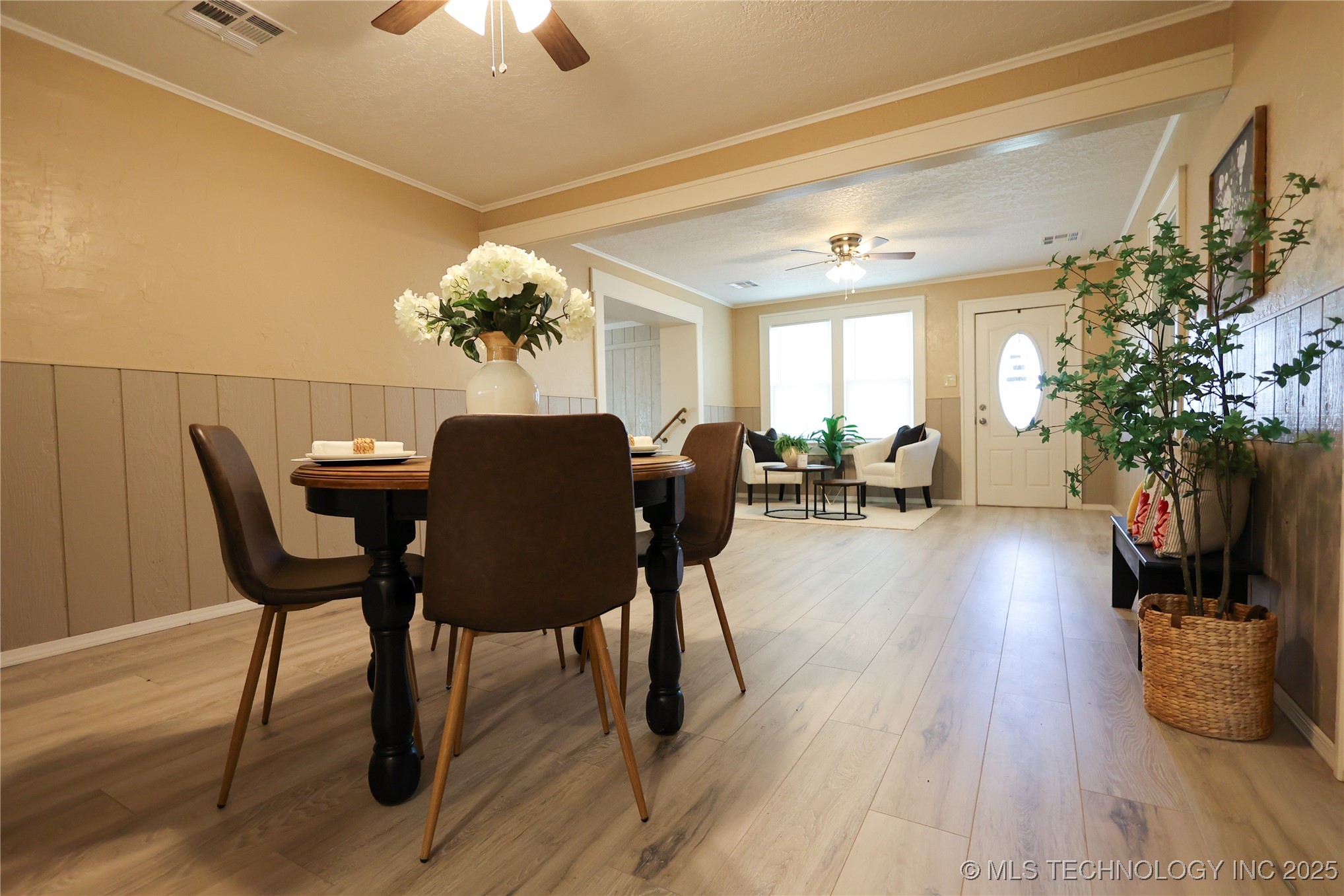 129 W Tahlequah Property Photo 6