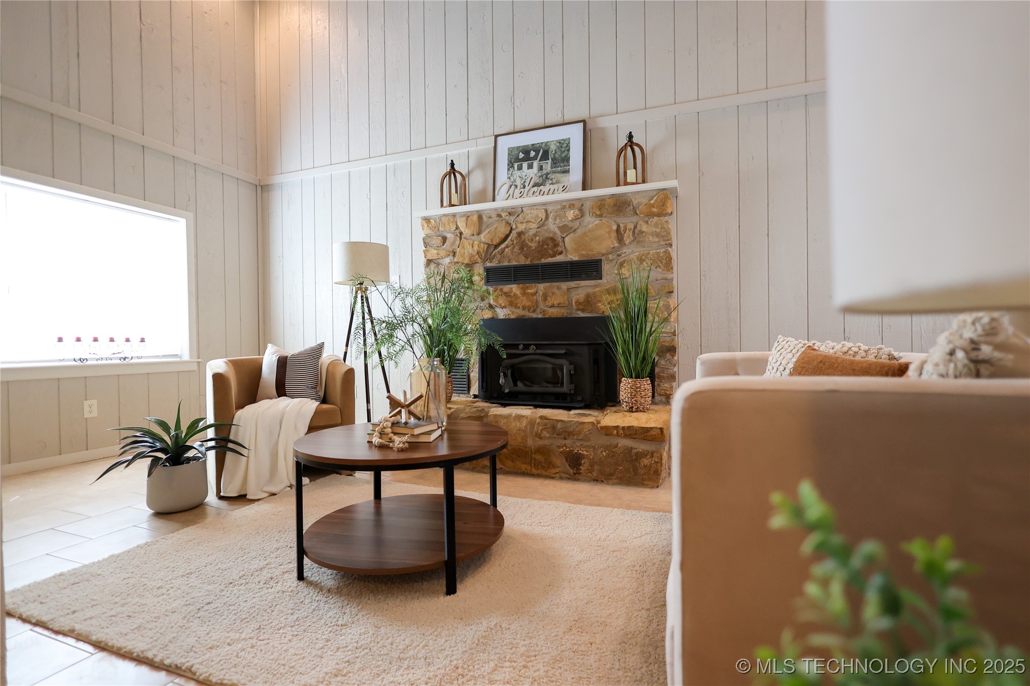 129 W Tahlequah Property Photo 8