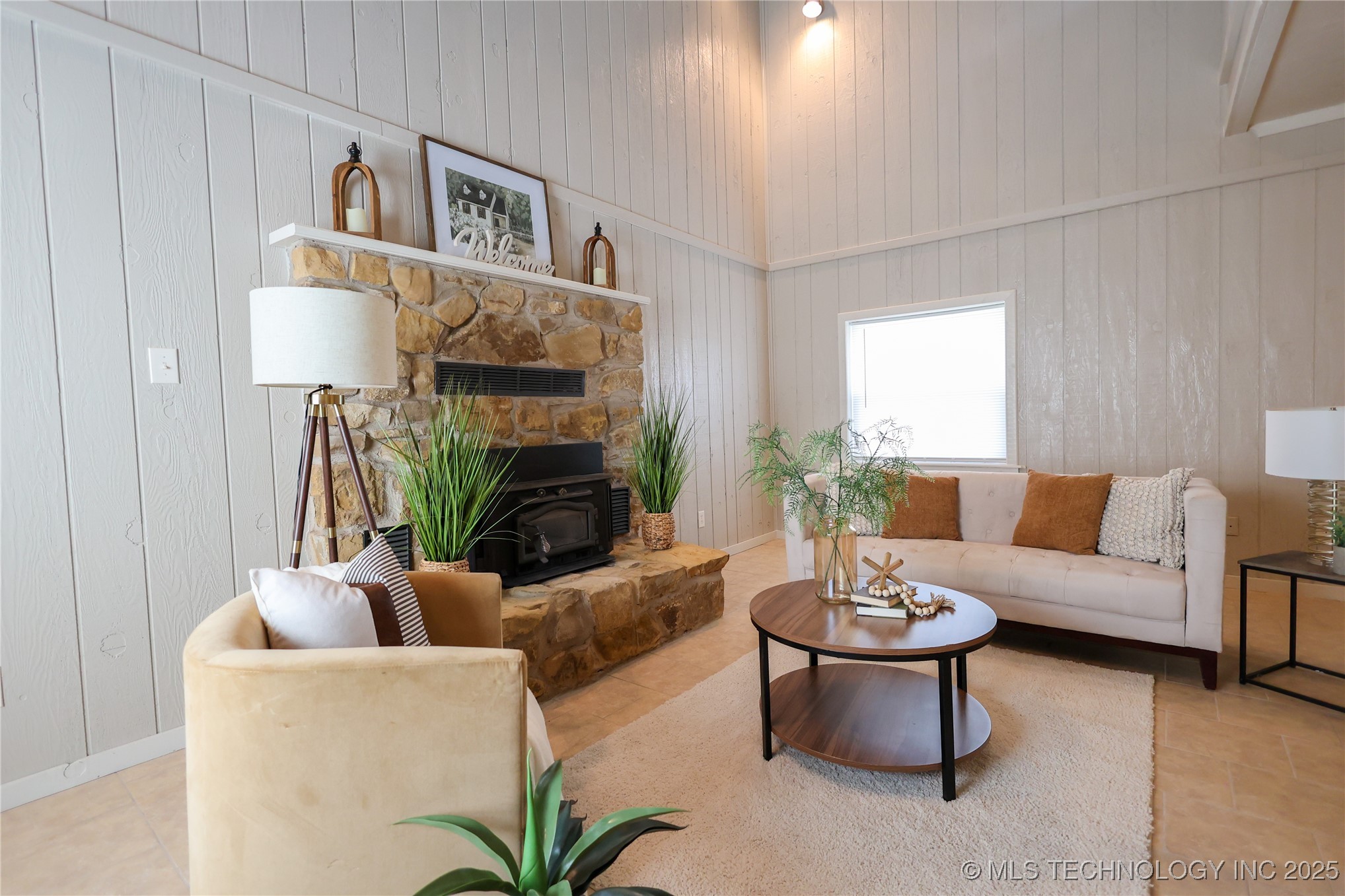 129 W Tahlequah Property Photo 9