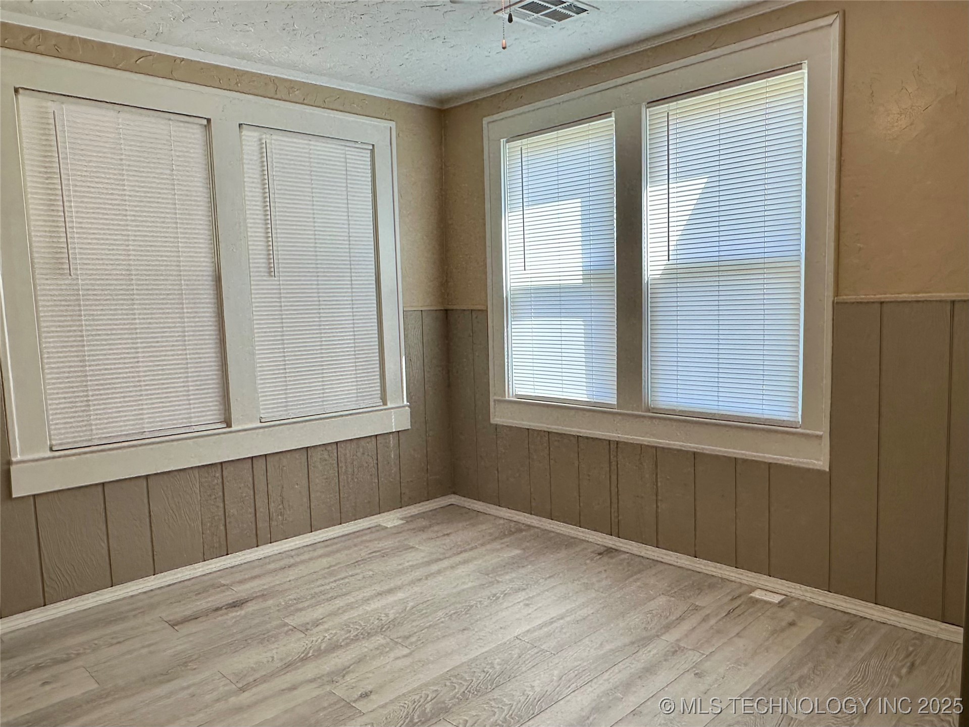 129 W Tahlequah Property Photo 18