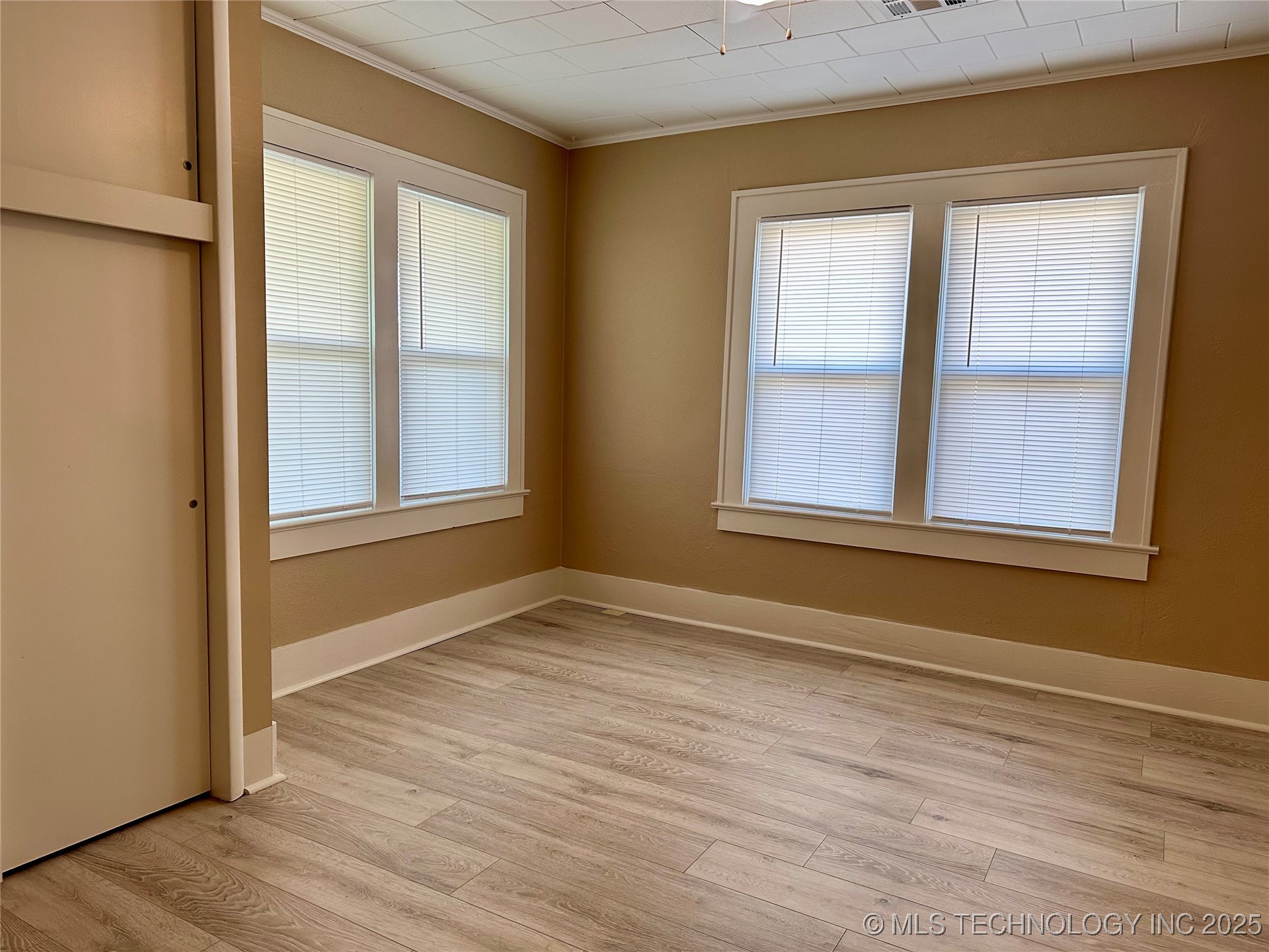 129 W Tahlequah Property Photo 19