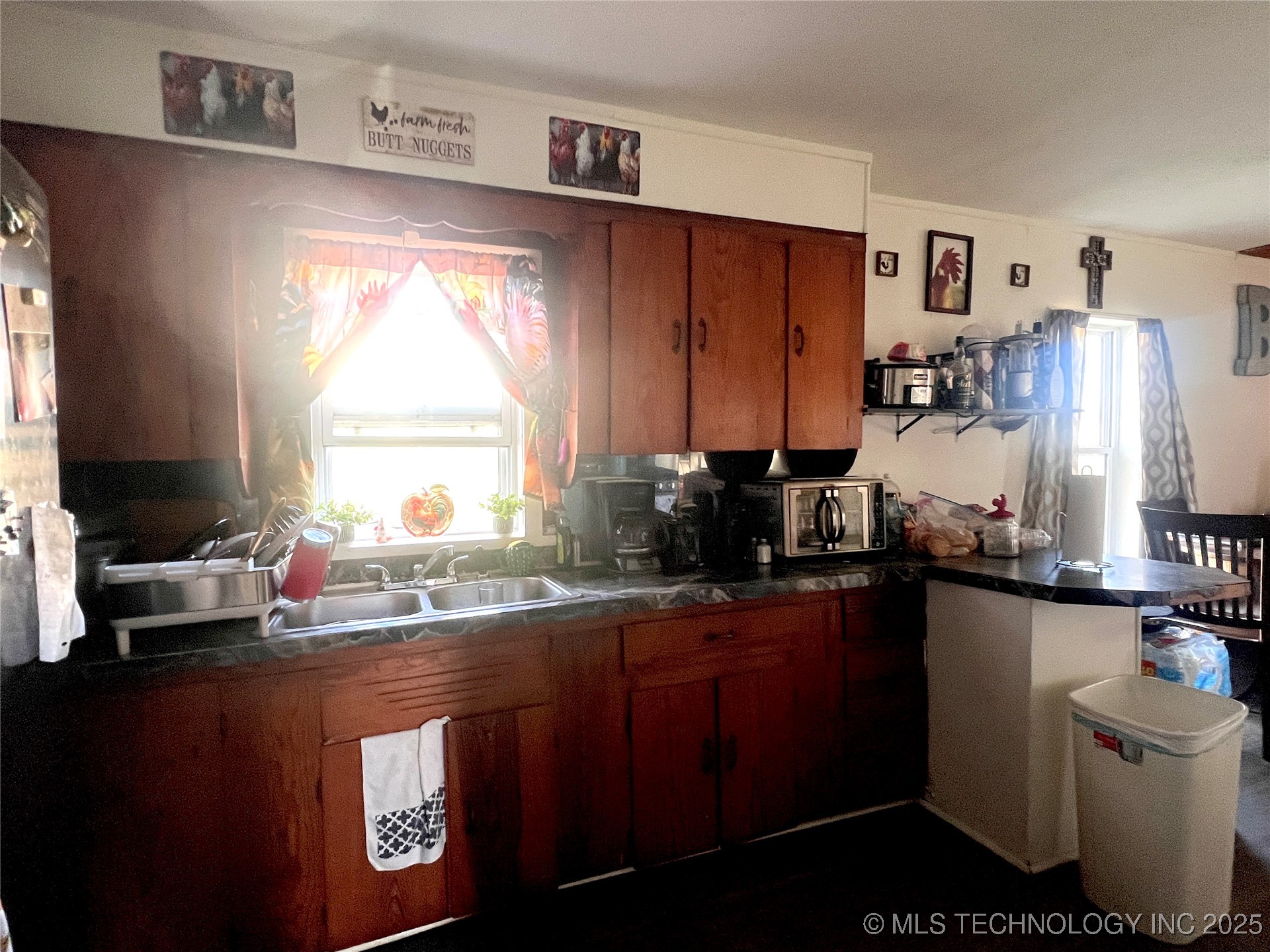 31 W 8th Street Property Photo 4