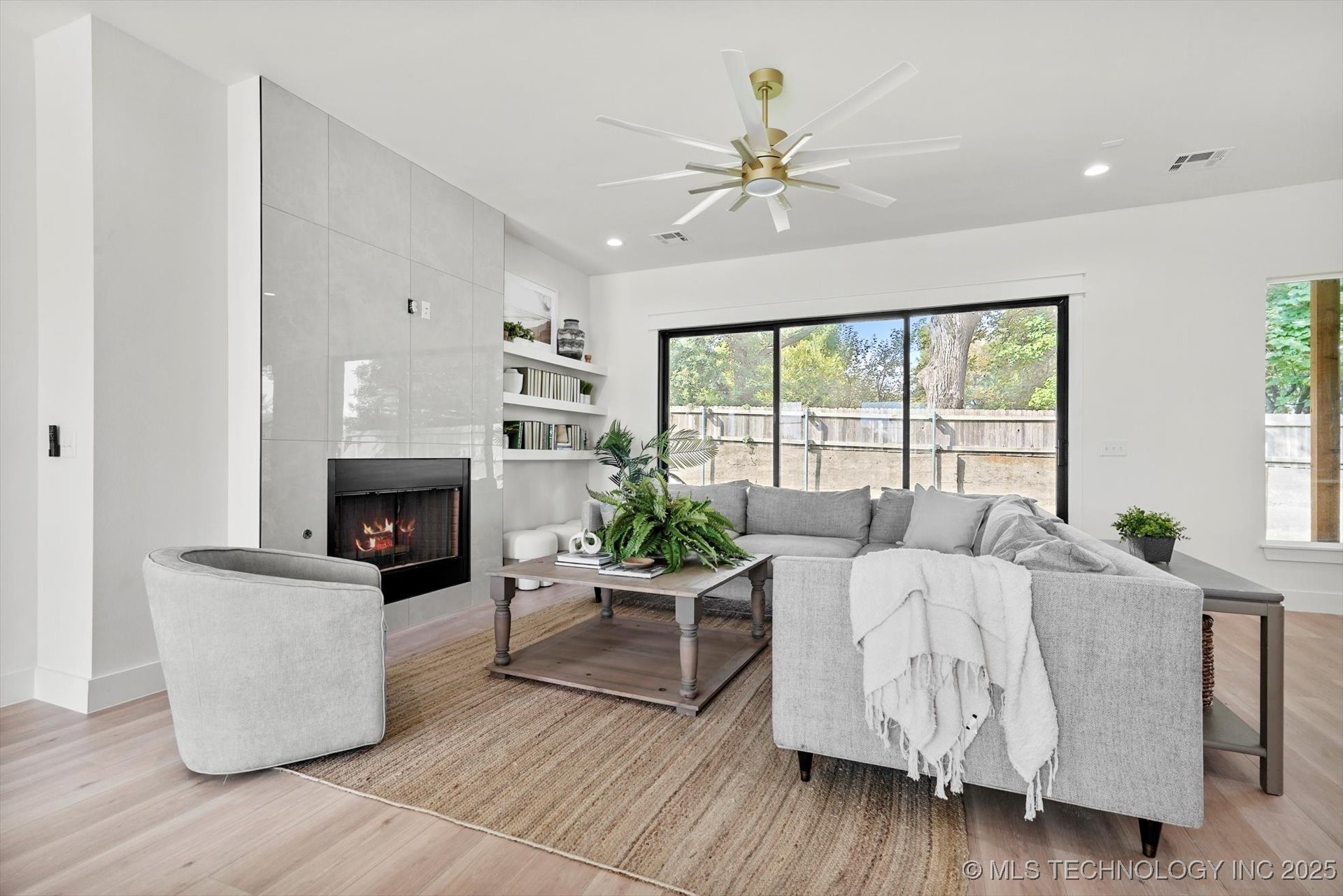 7927 E 26th Place Property Photo 4