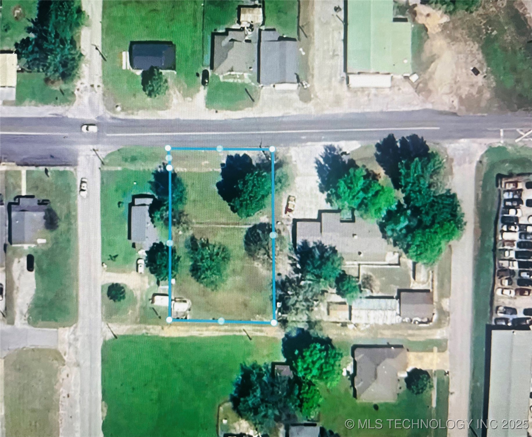 210 E Chestnut Street Property Photo 1