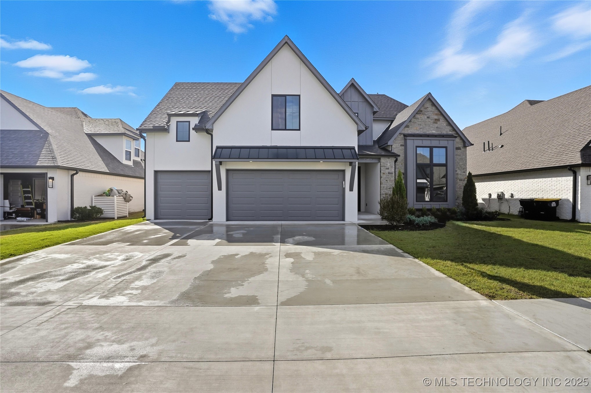 13648 S 21st Place E Property Photo 3