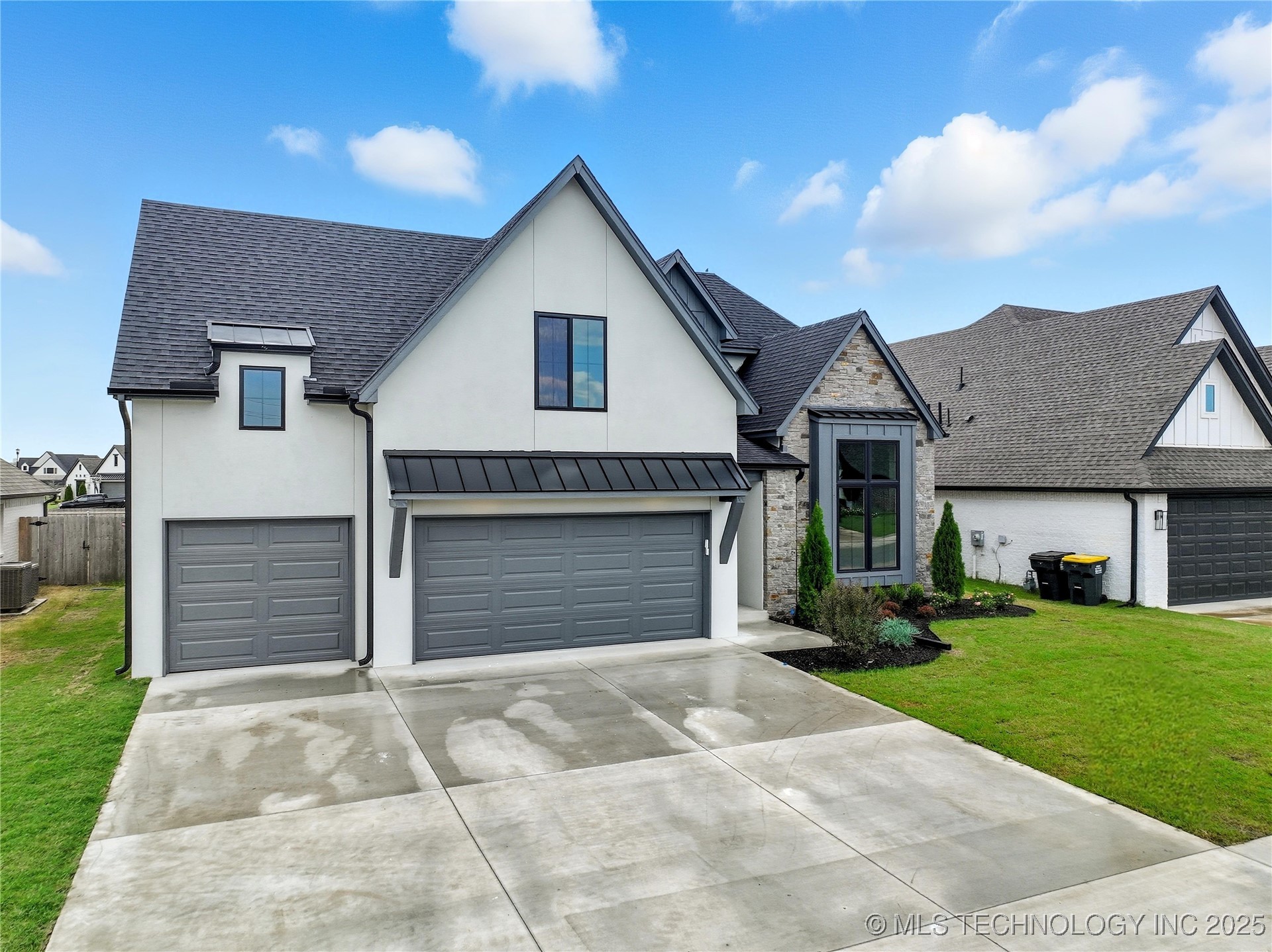 13648 S 21st Place E Property Photo 4