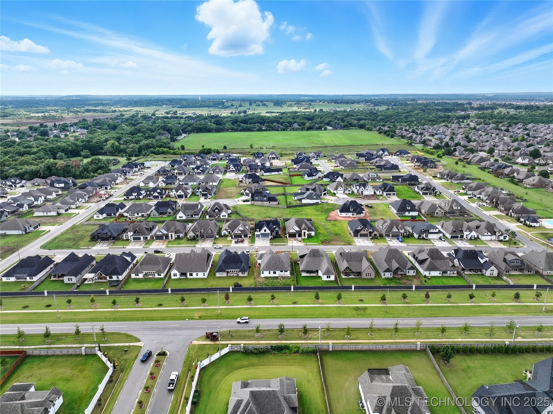 13648 S 21st Place E Property Photo 6