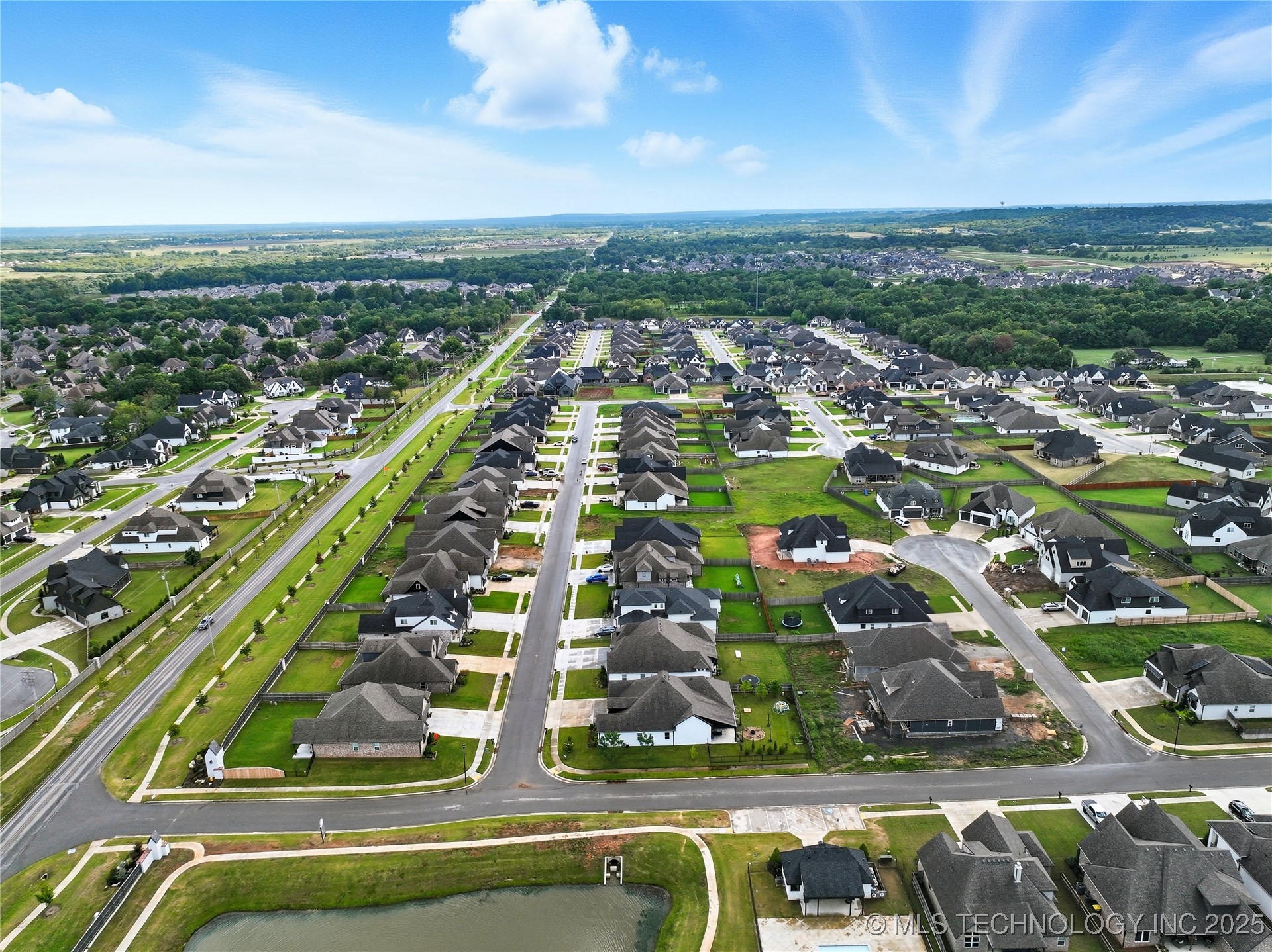 13648 S 21st Place E Property Photo 7