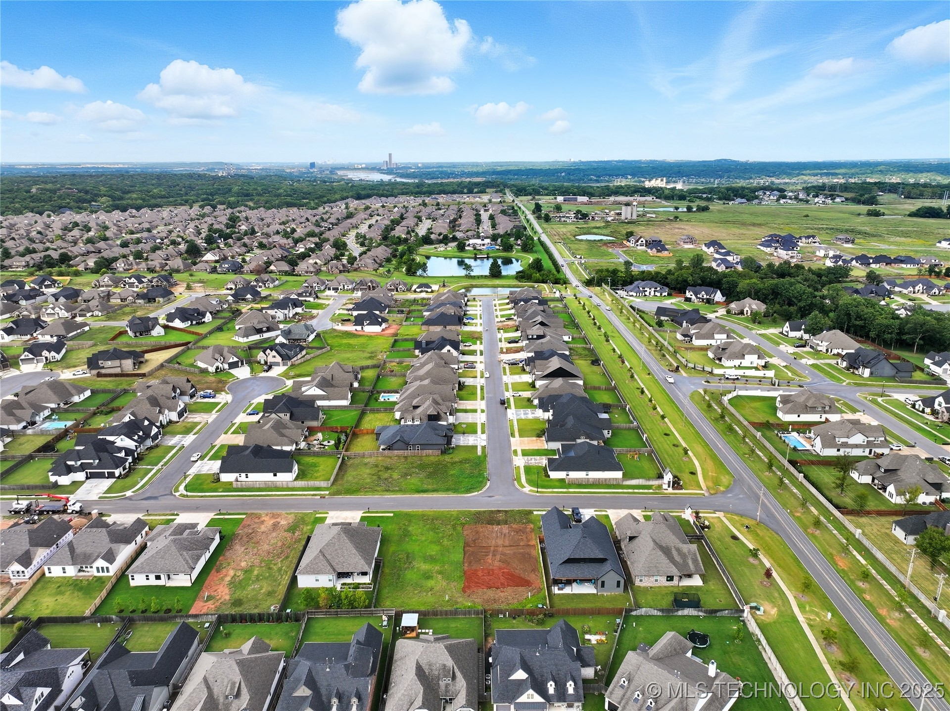 13648 S 21st Place E Property Photo 8