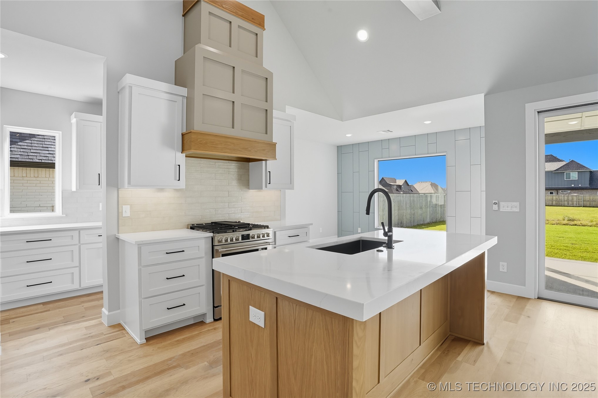 13648 S 21st Place E Property Photo 42