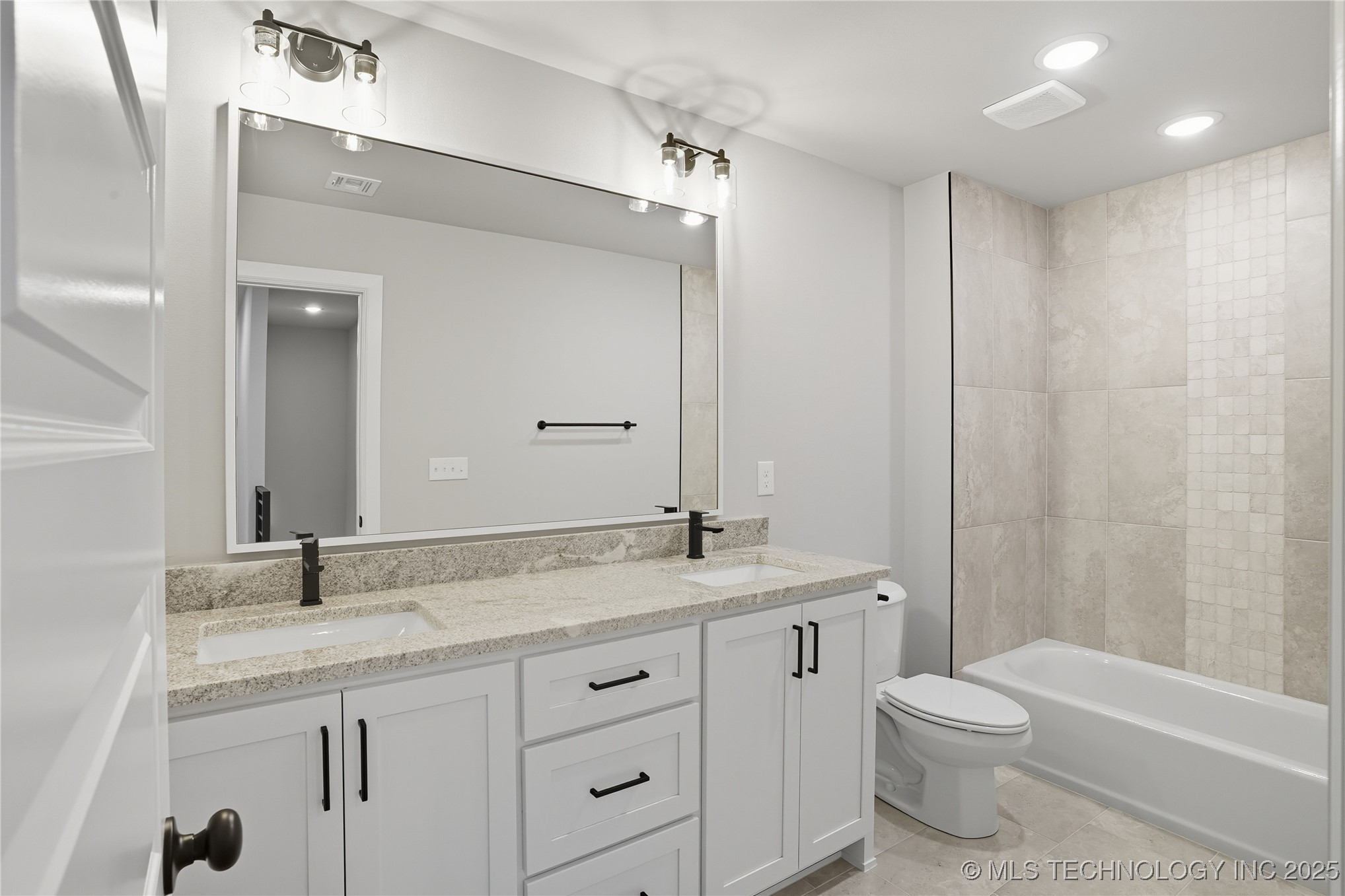 13648 S 21st Place E Property Photo 51