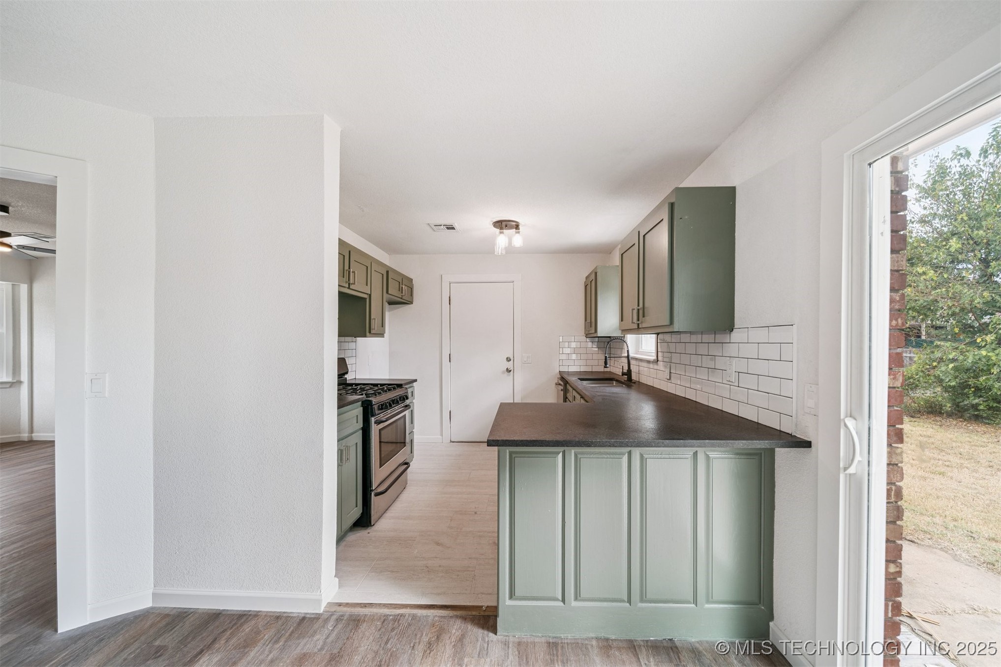 5023 S 27th West Avenue Property Photo 6