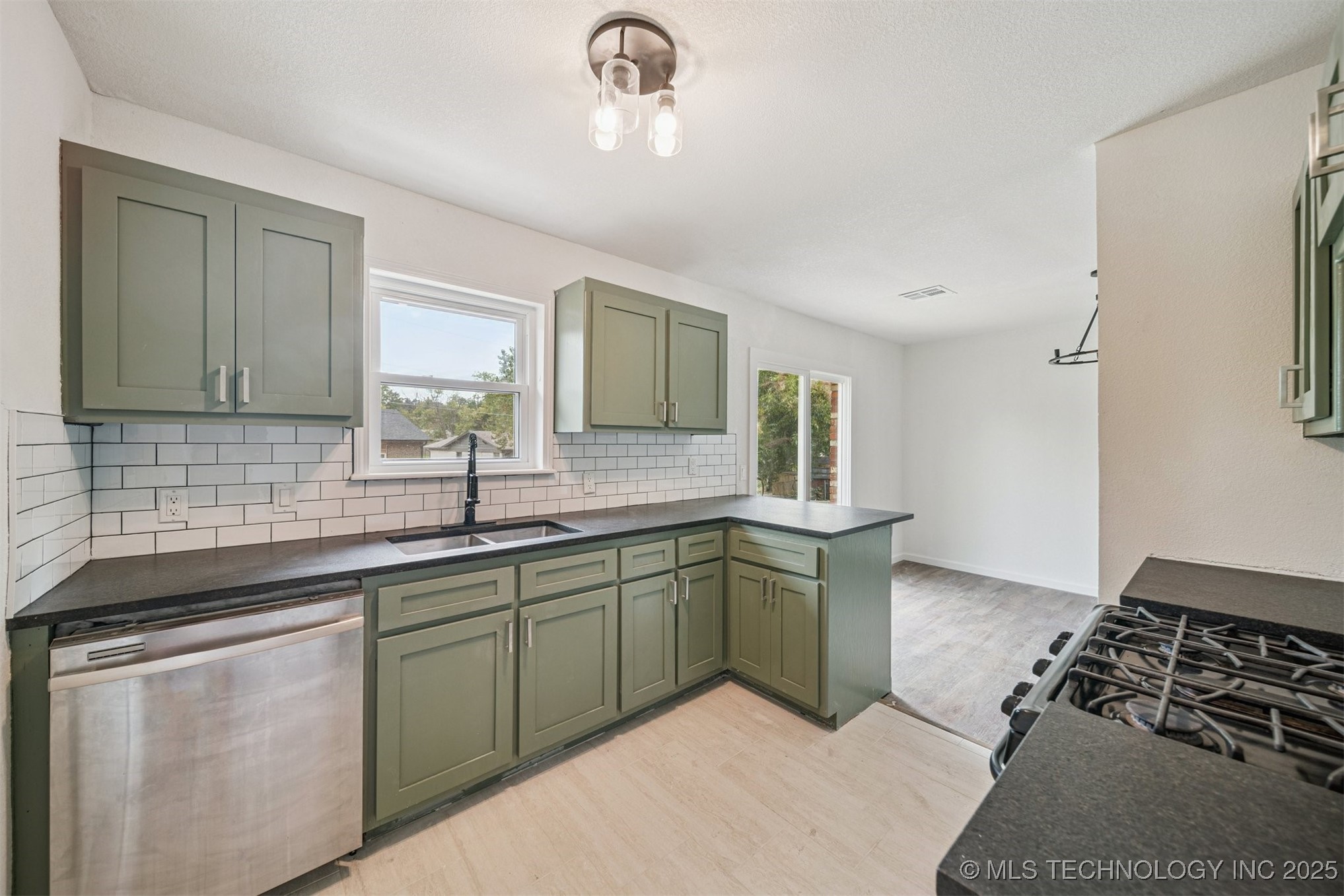 5023 S 27th West Avenue Property Photo 7