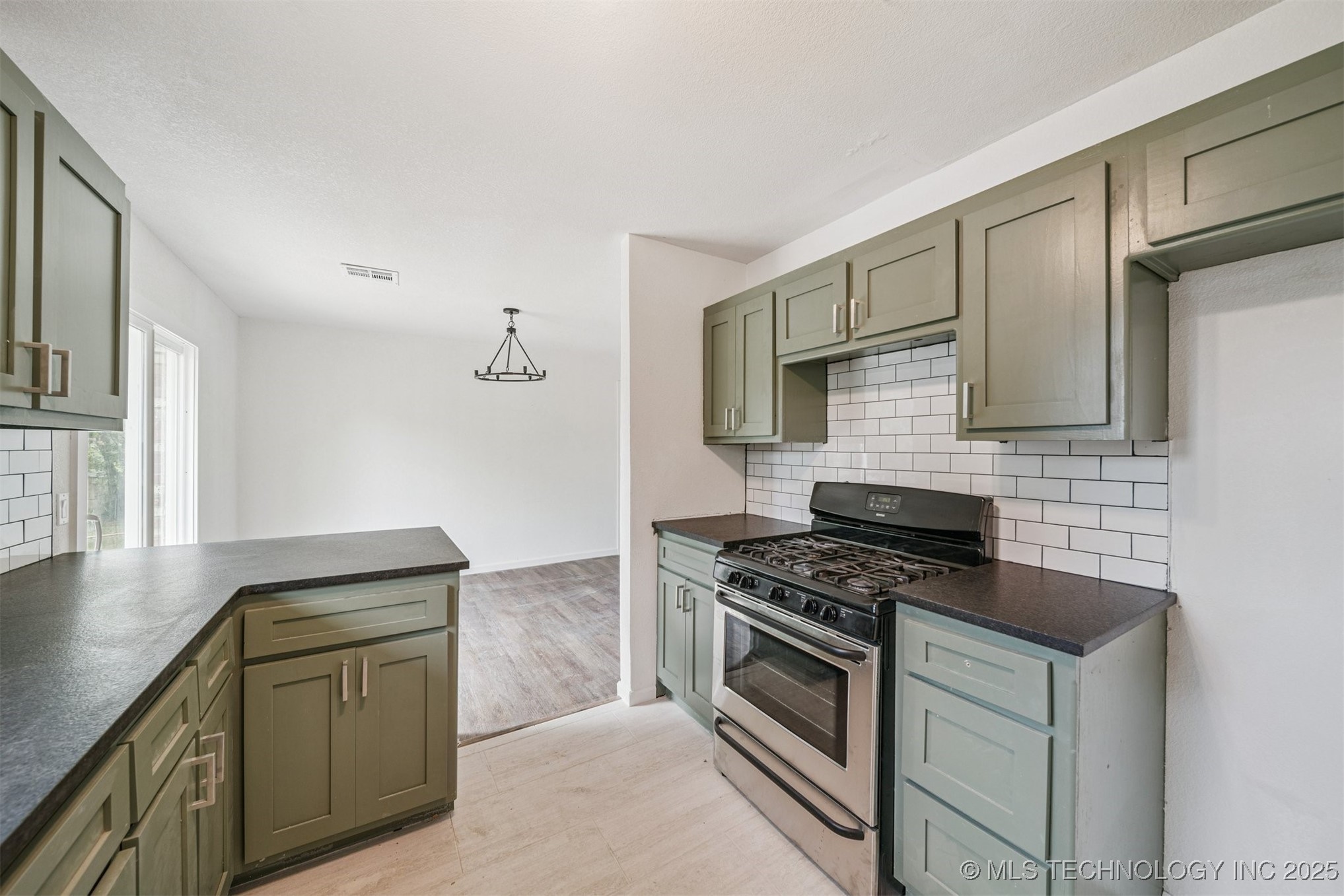 5023 S 27th West Avenue Property Photo 8