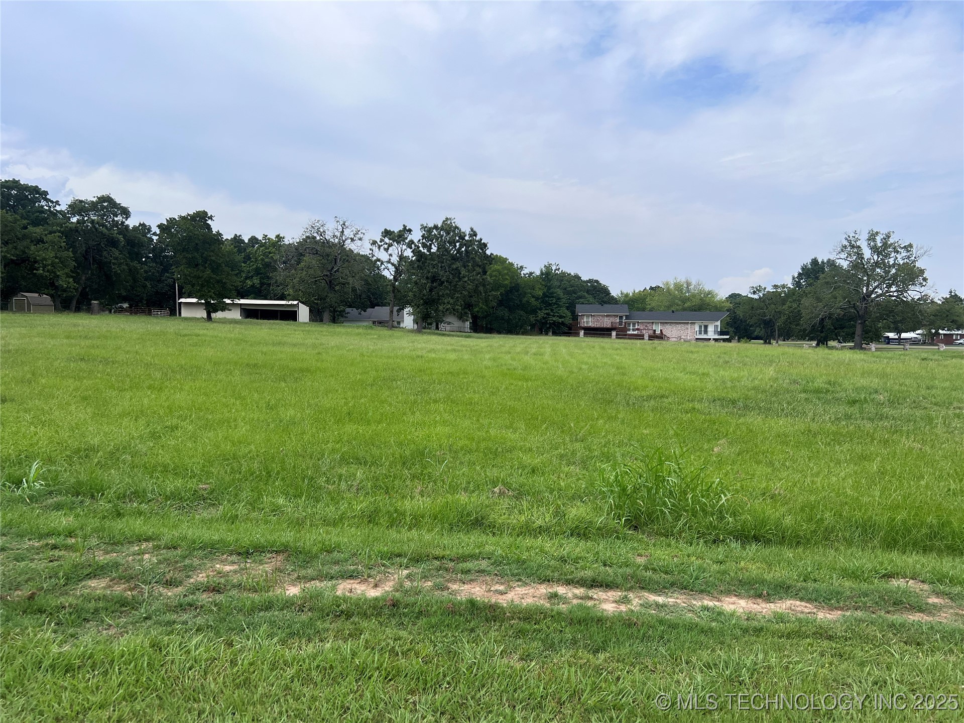 203 Ne H Street Property Photo 4