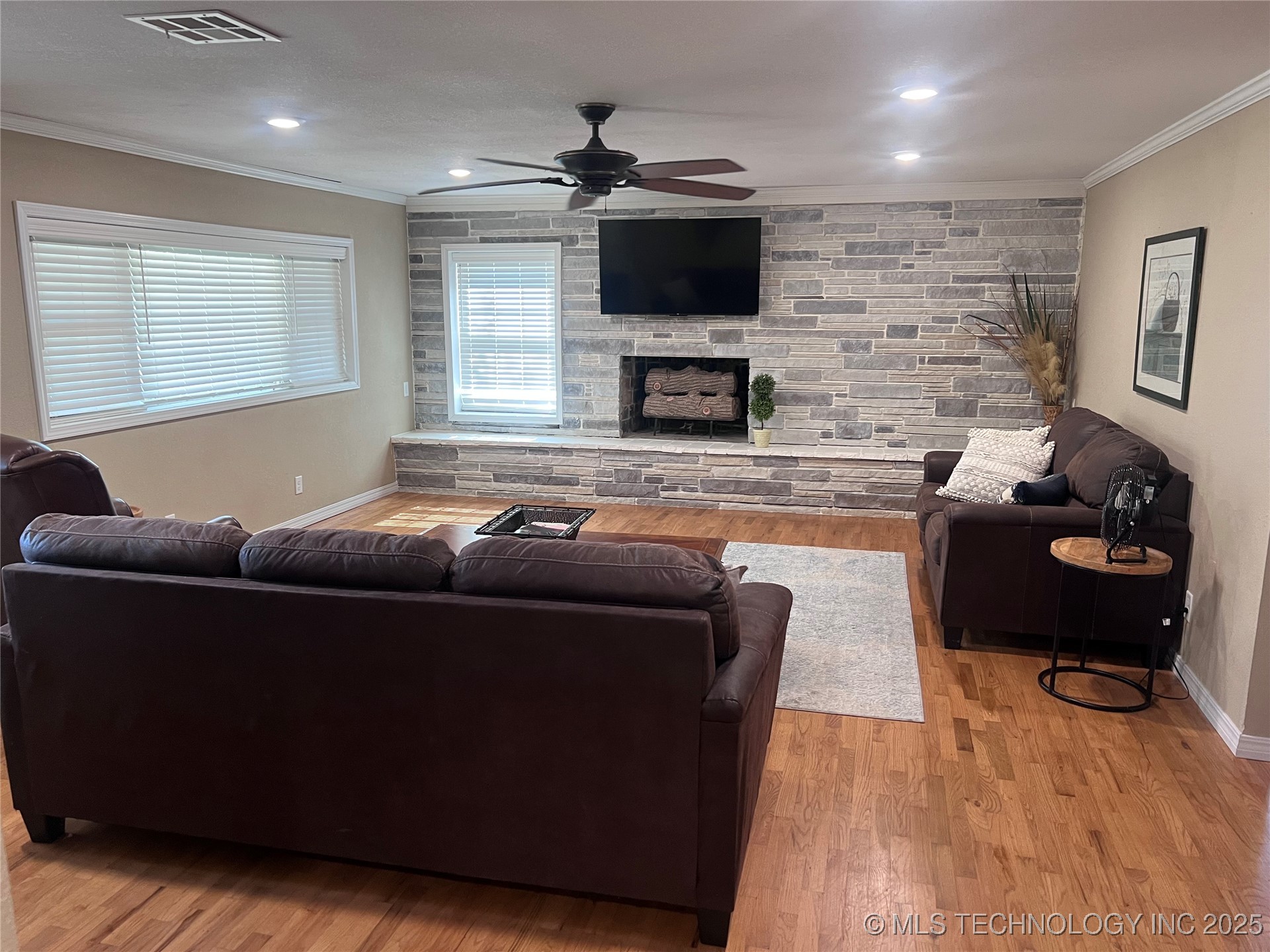 203 Ne H Street Property Photo 5