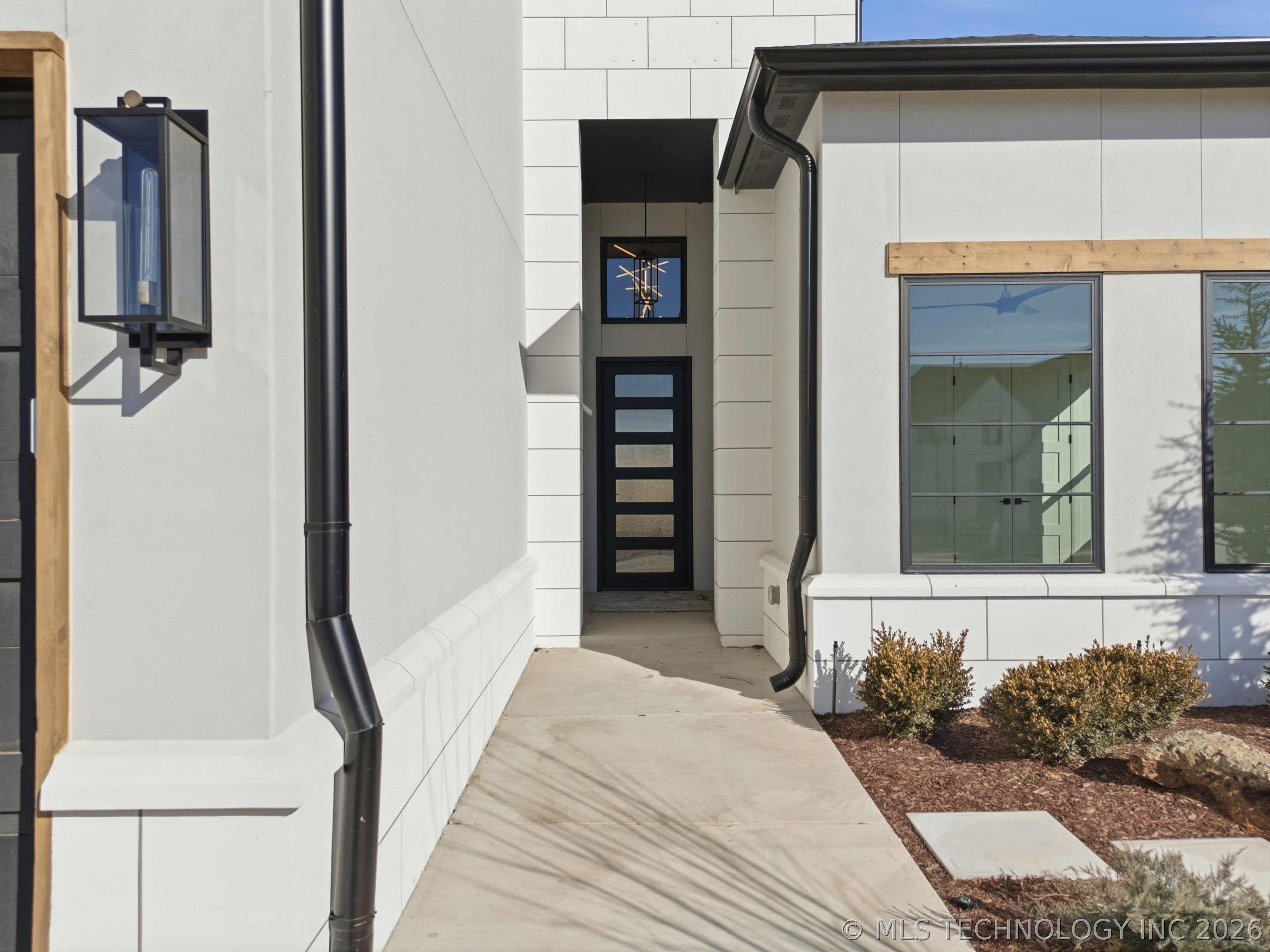 2347 E 135th Drive S Property Photo 4