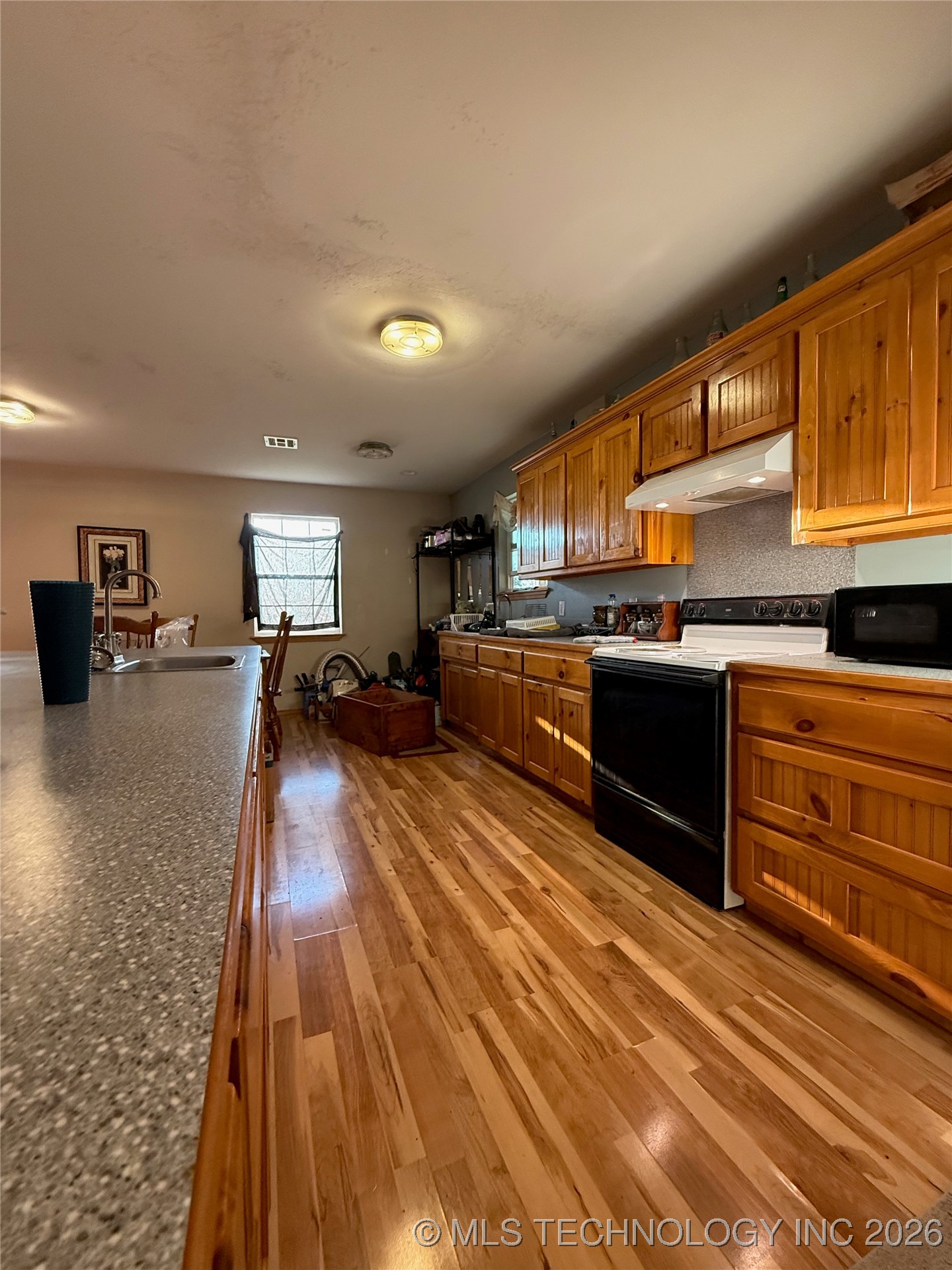 1334 Highway 7 E Property Photo 4