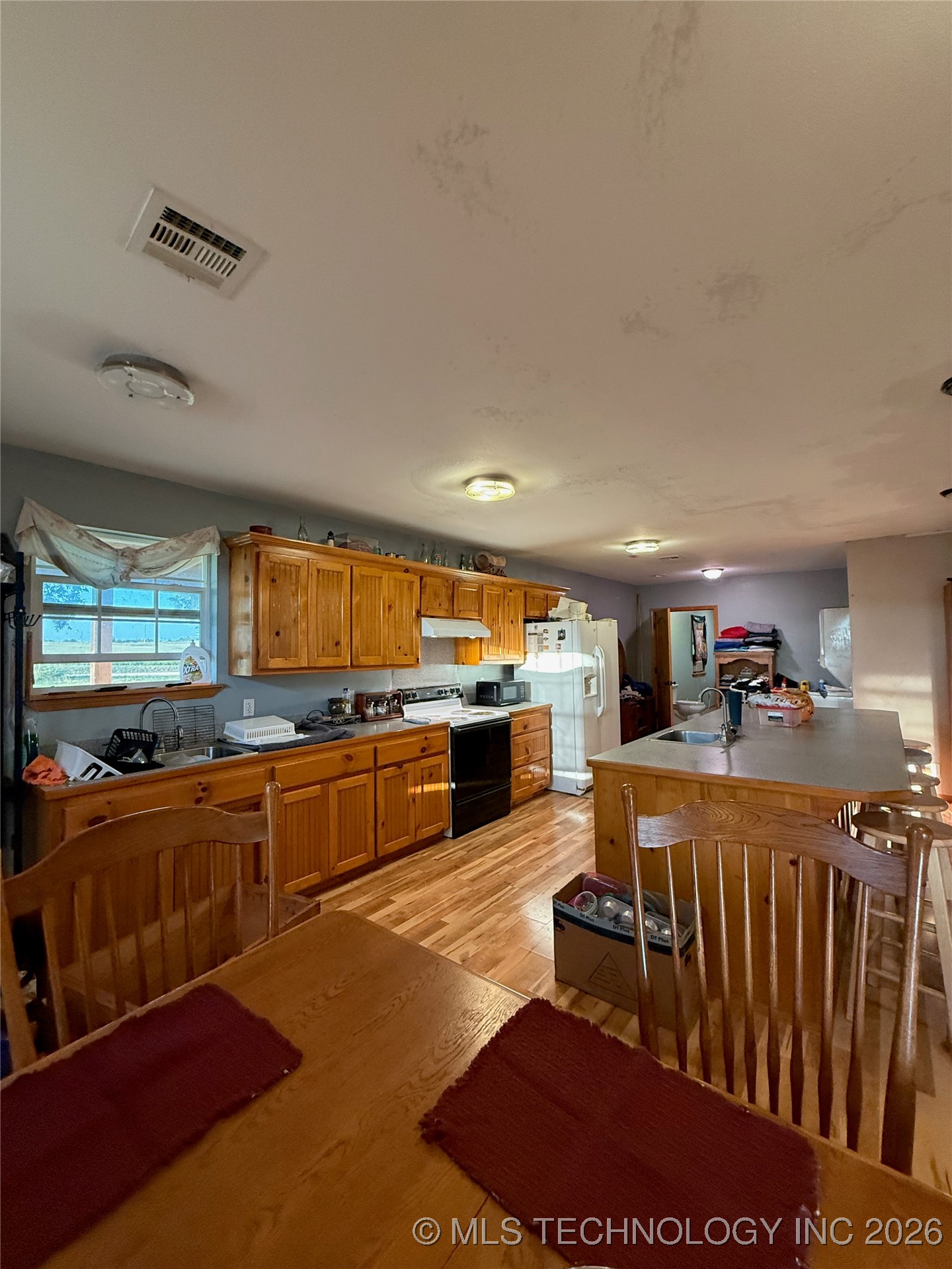 1334 Highway 7 E Property Photo 8