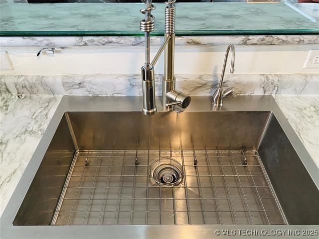 3527 E Berkeley Street Property Photo 9