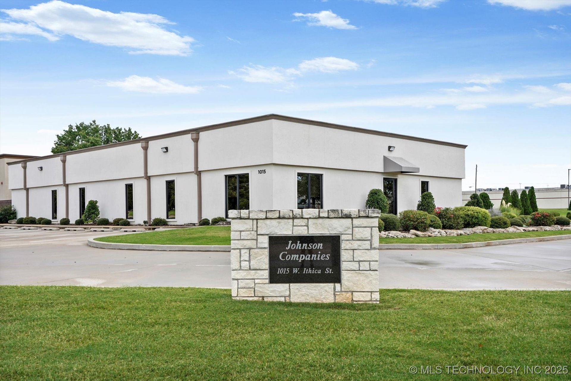 1015 W Ithica Street Property Photo 1