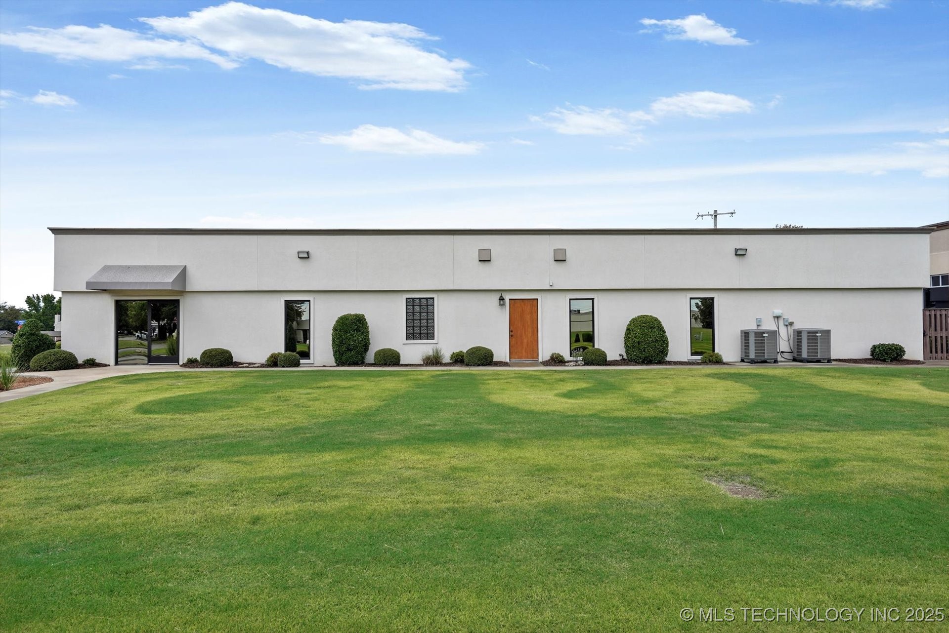 1015 W Ithica Street Property Photo 4