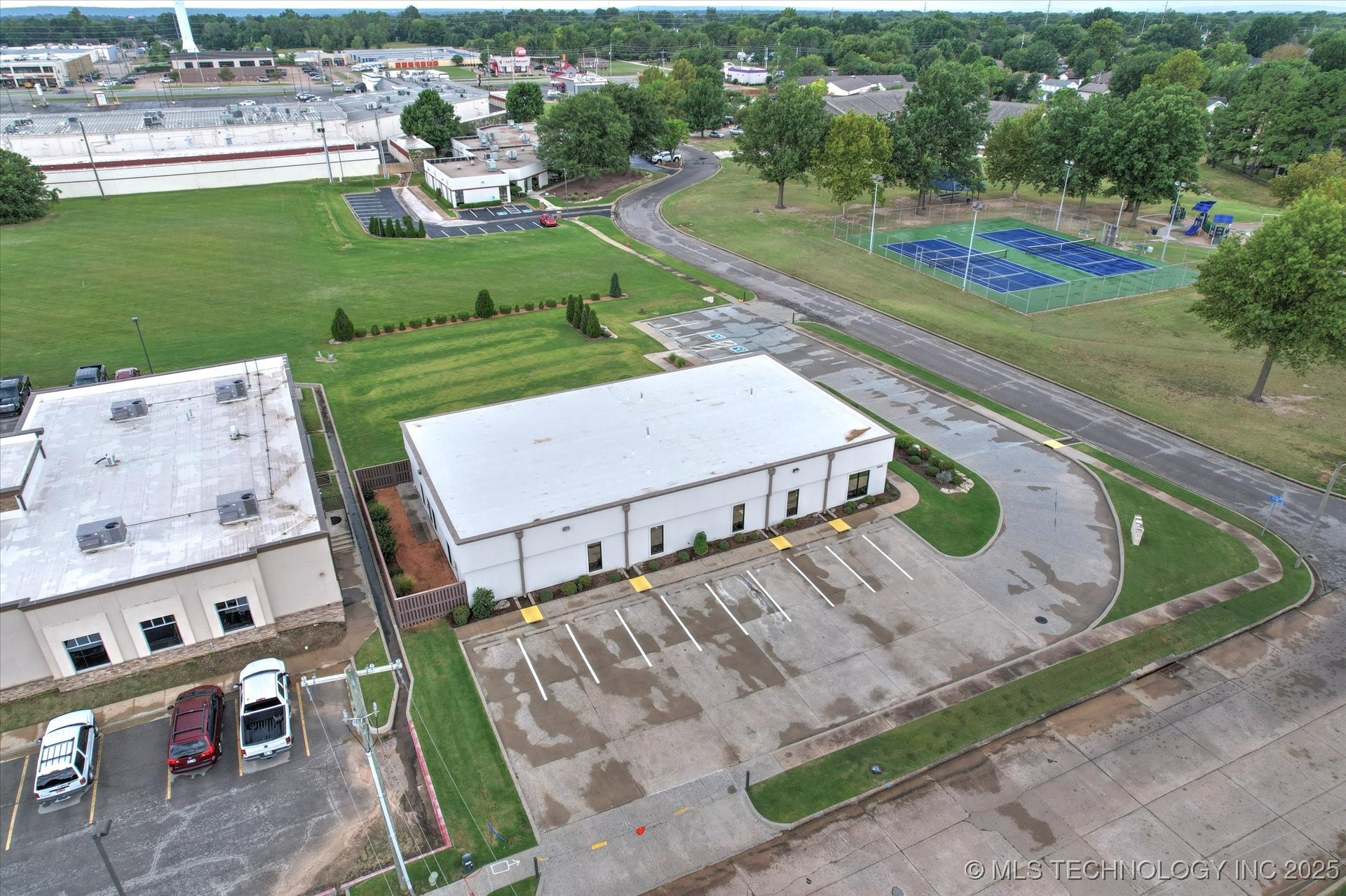 1015 W Ithica Street Property Photo 41