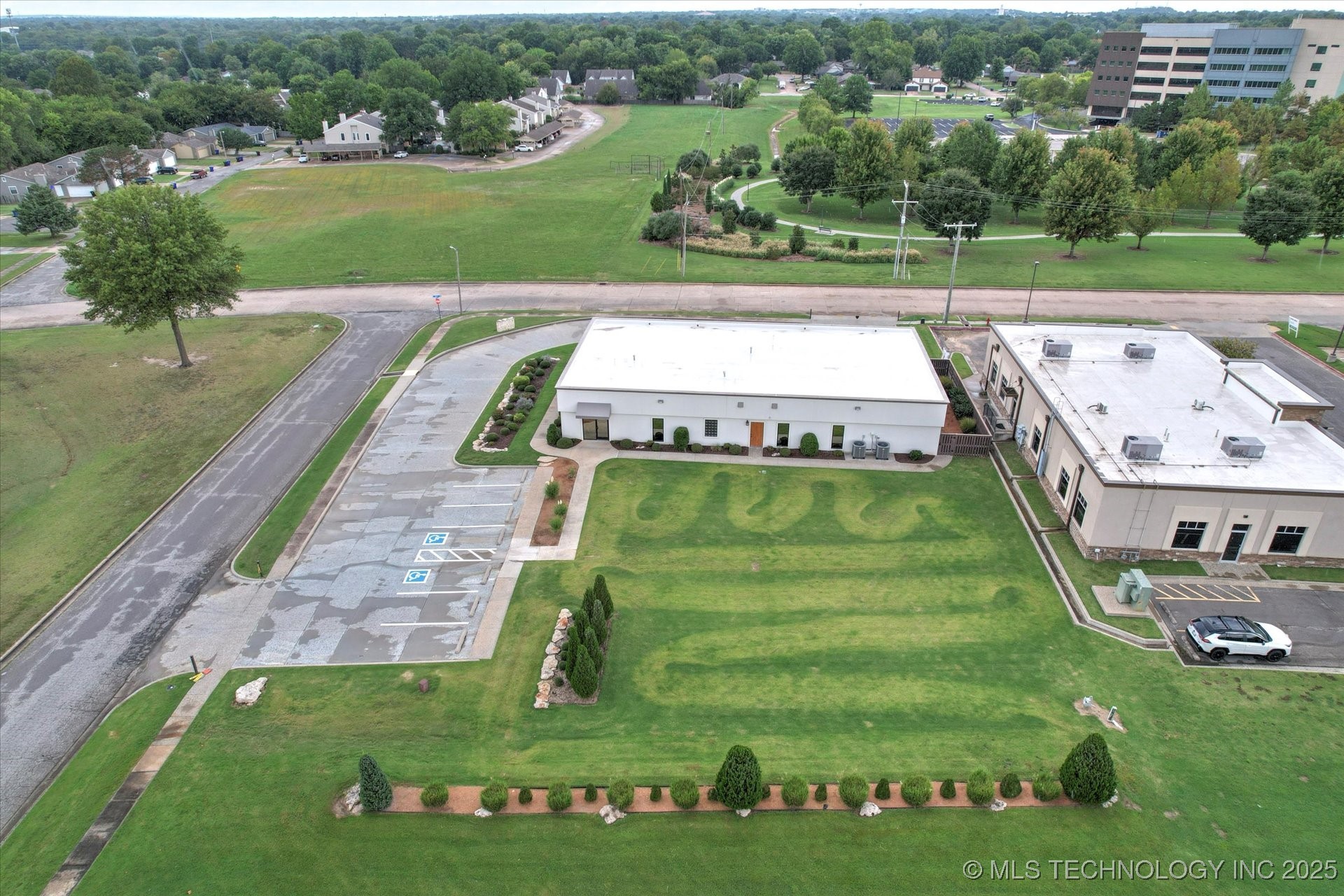 1015 W Ithica Street Property Photo 42