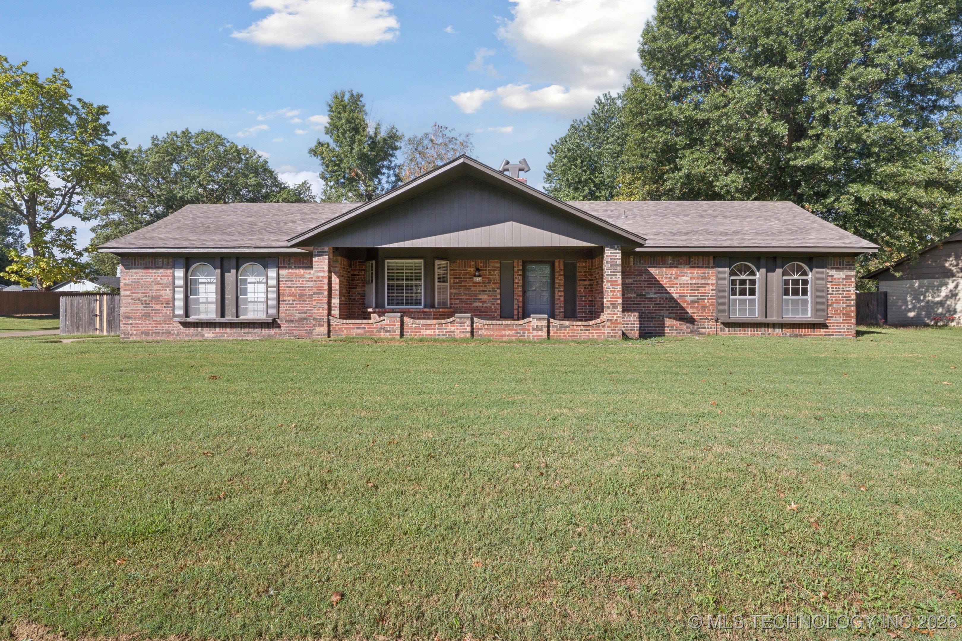 9726 S Houston Avenue Property Photo 1