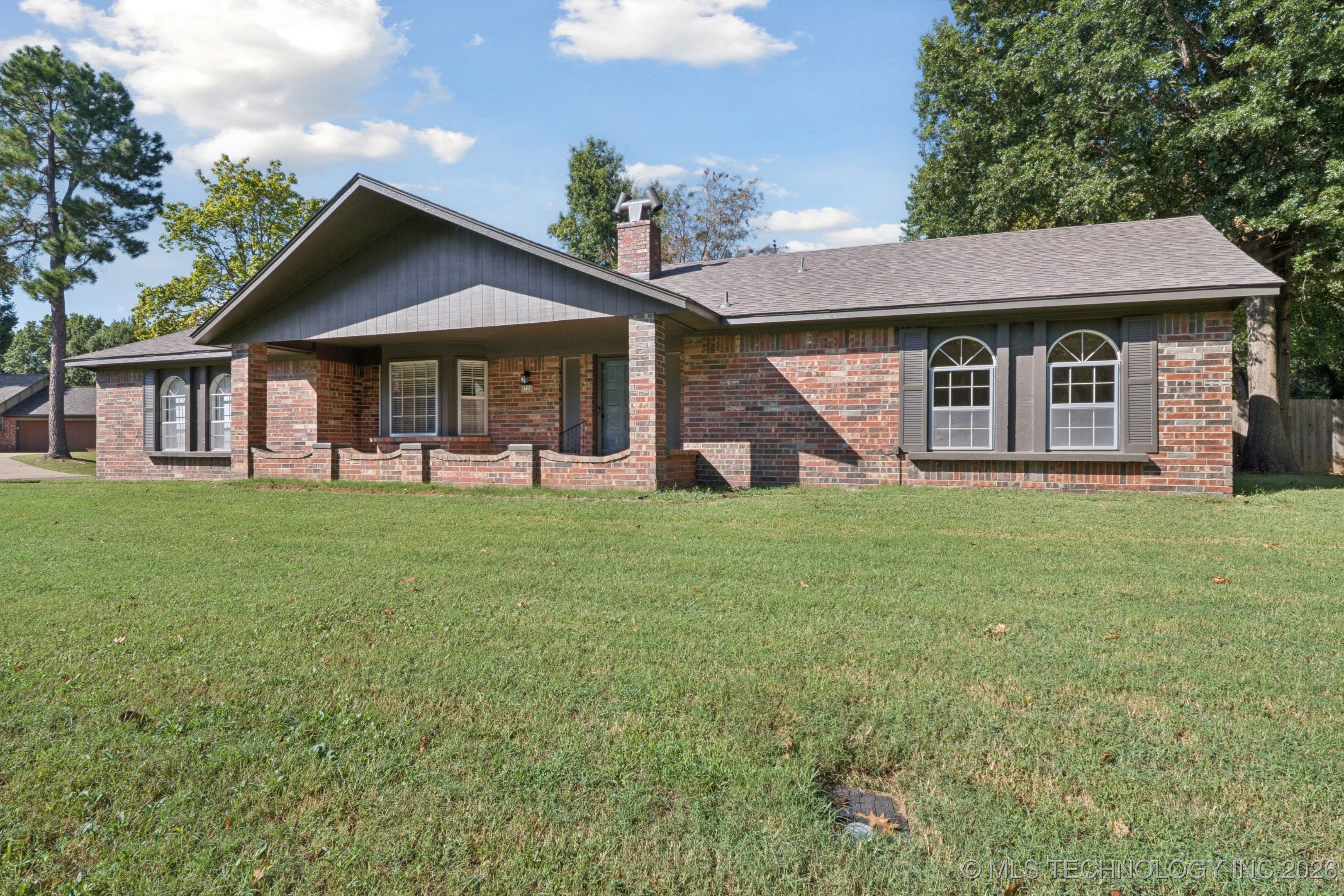 9726 S Houston Avenue Property Photo 3