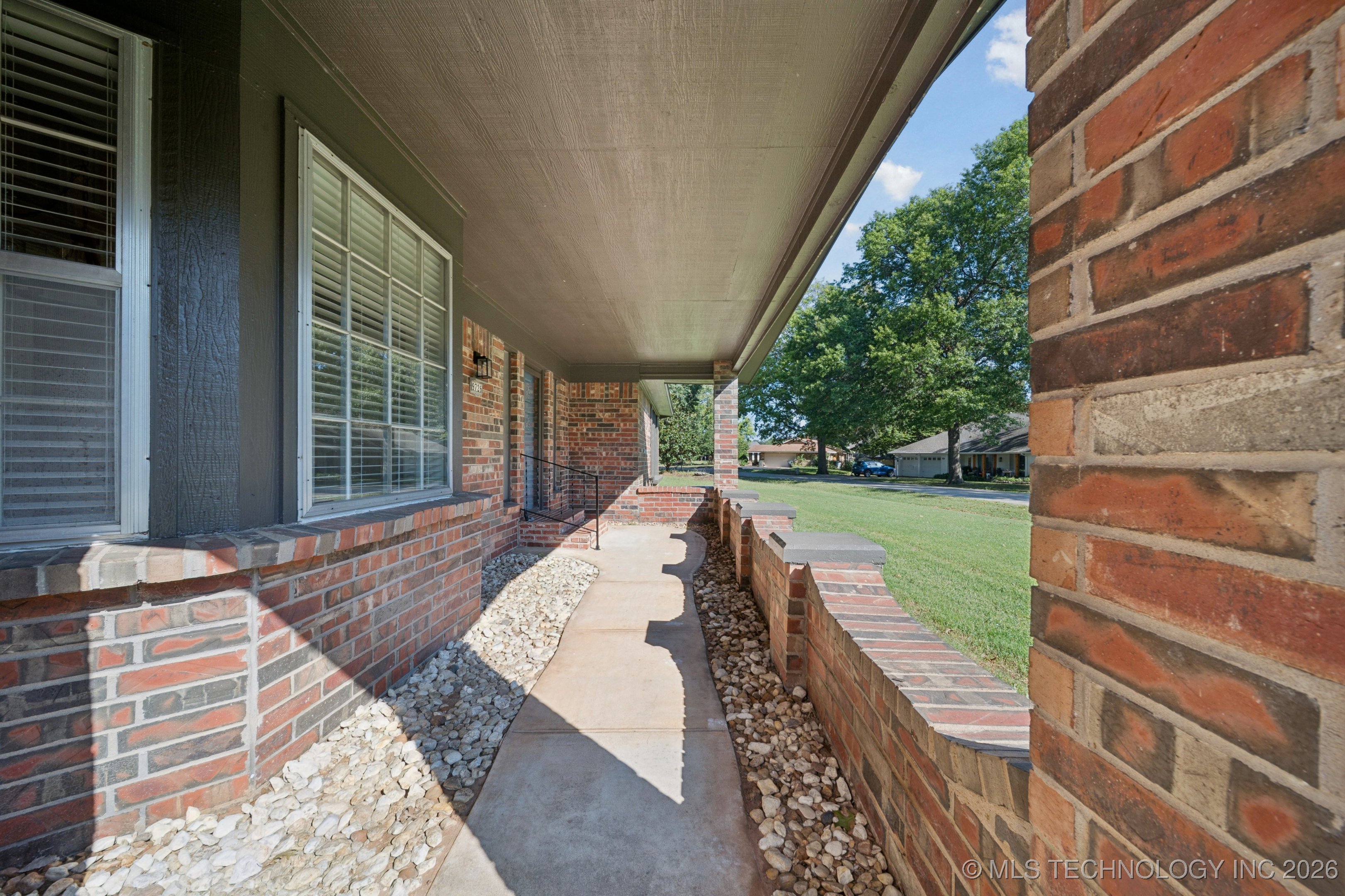 9726 S Houston Avenue Property Photo 4