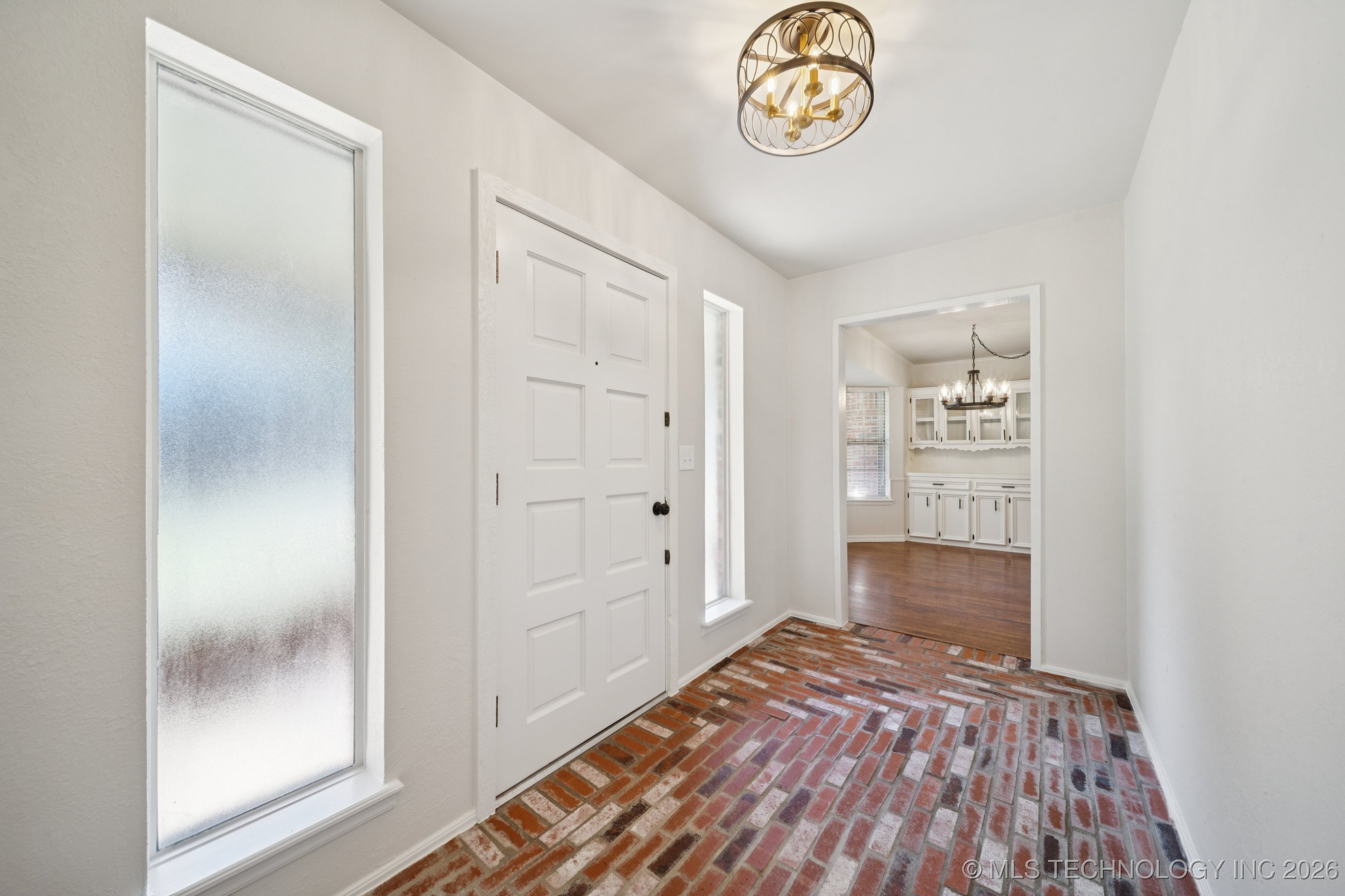 9726 S Houston Avenue Property Photo 6