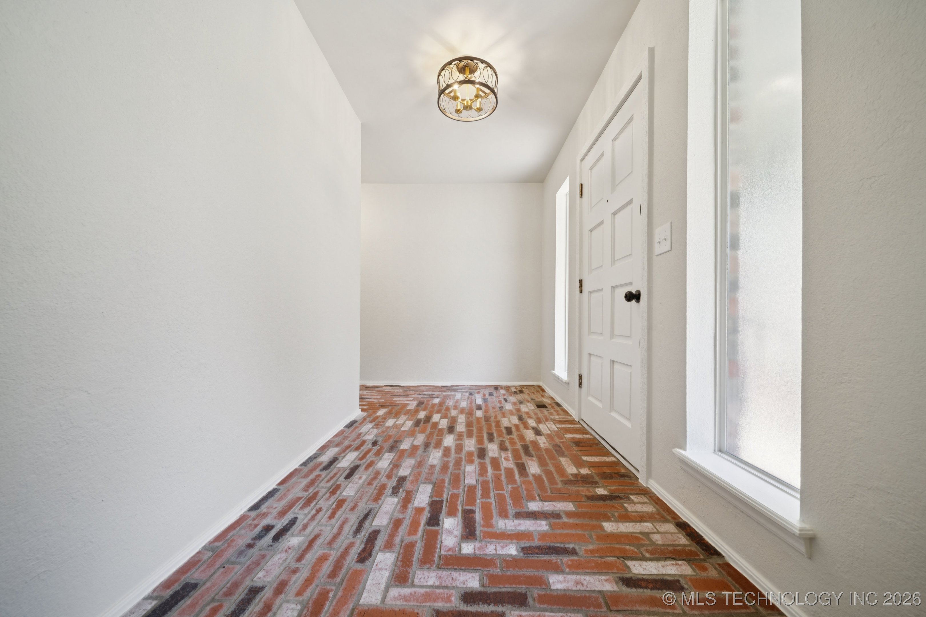 9726 S Houston Avenue Property Photo 7