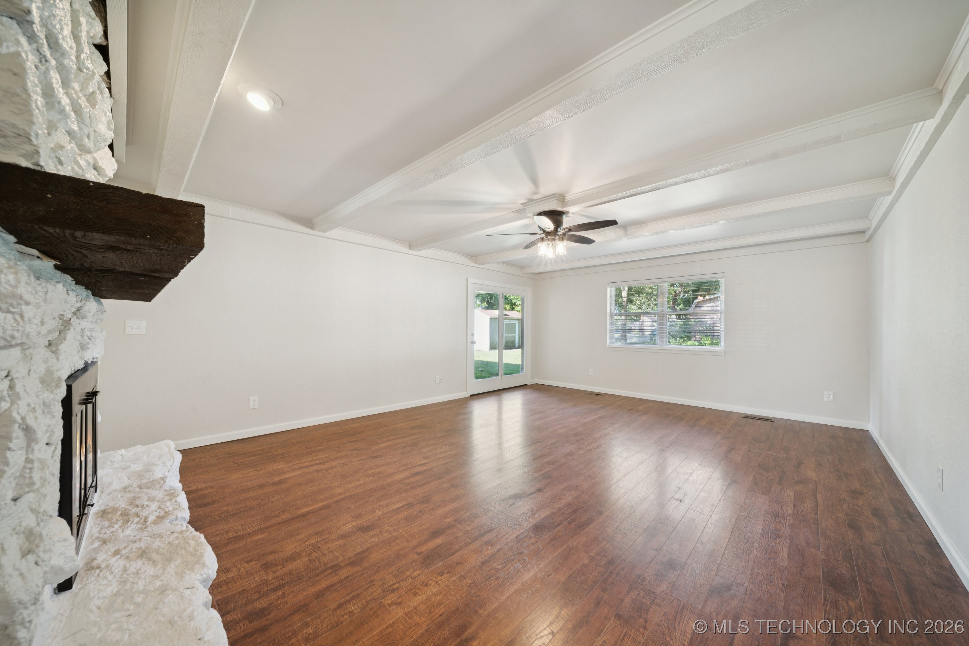 9726 S Houston Avenue Property Photo 8