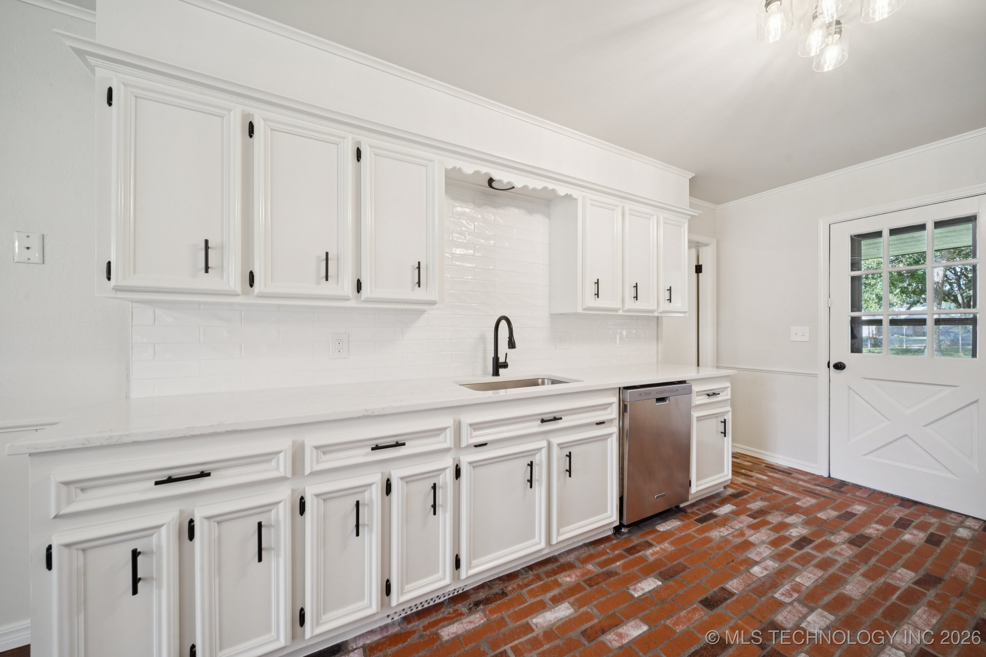 9726 S Houston Avenue Property Photo 14