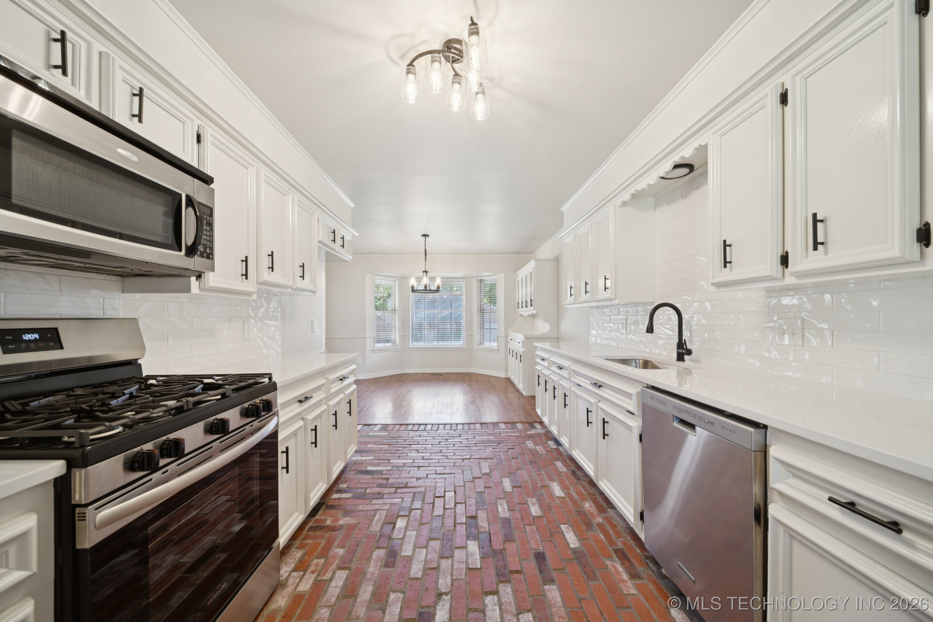 9726 S Houston Avenue Property Photo 17